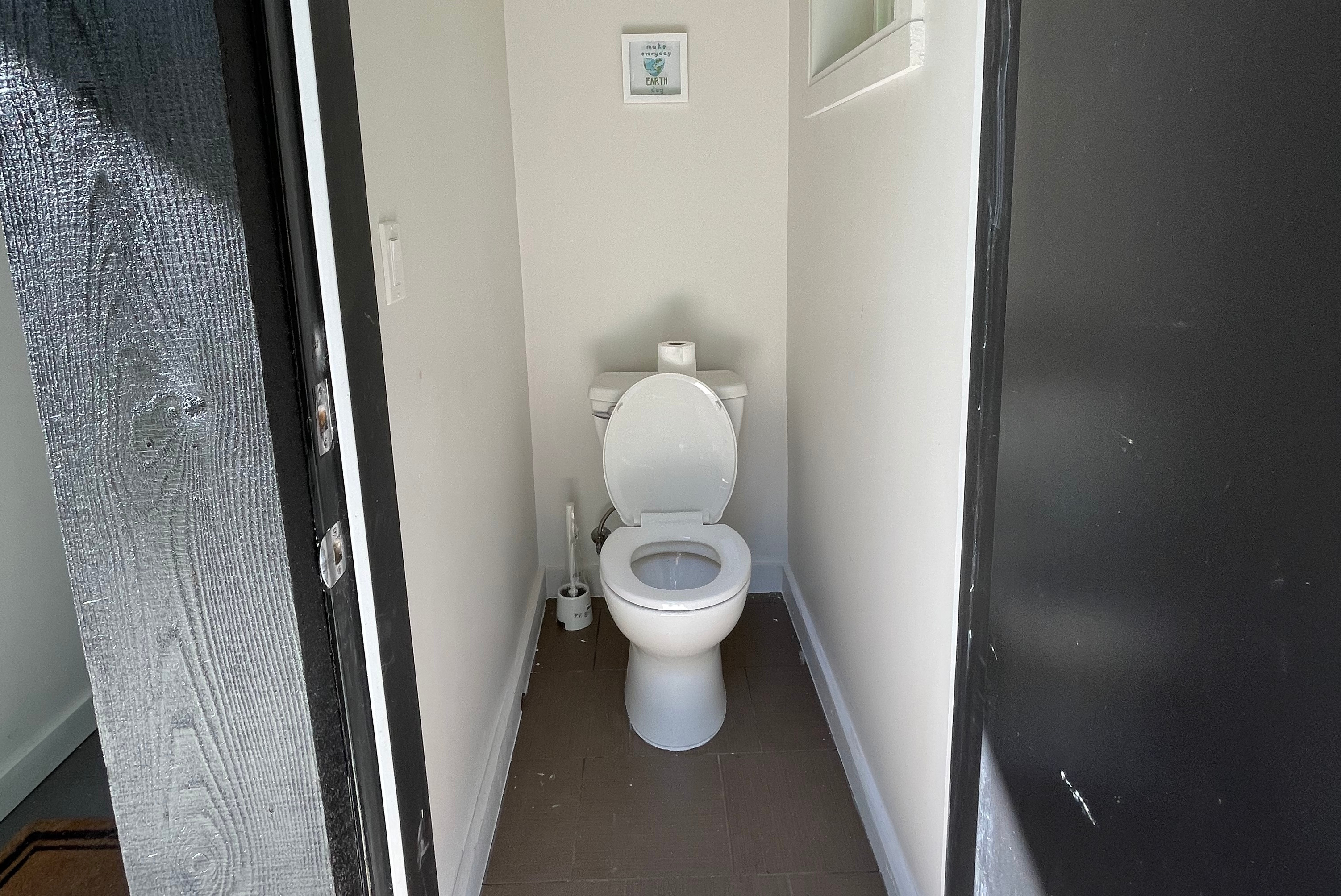 2 toilets (communal)