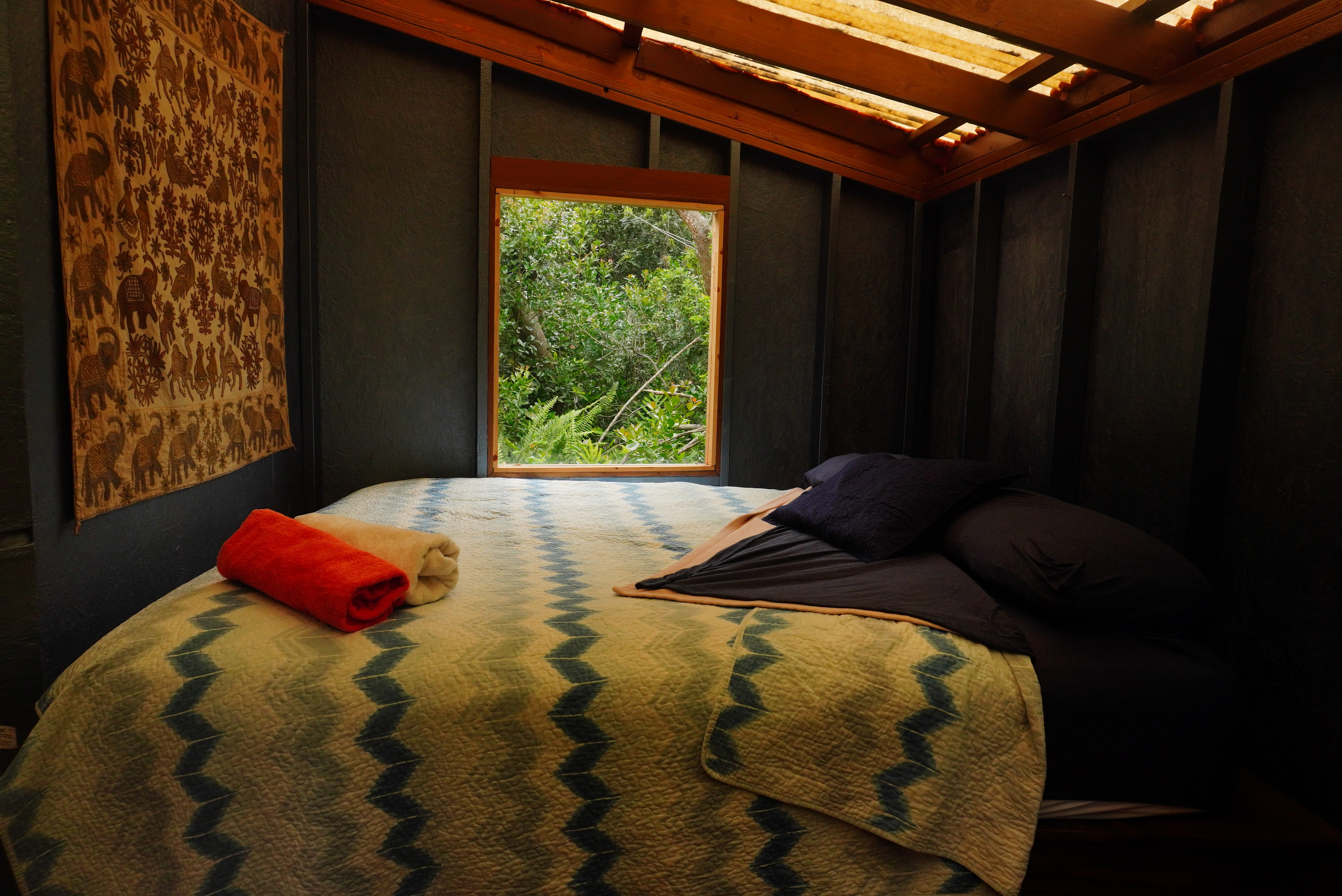 Large and comfy King sized bed 