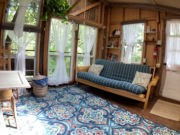 Robins Nest AReal Treehouse w/ac