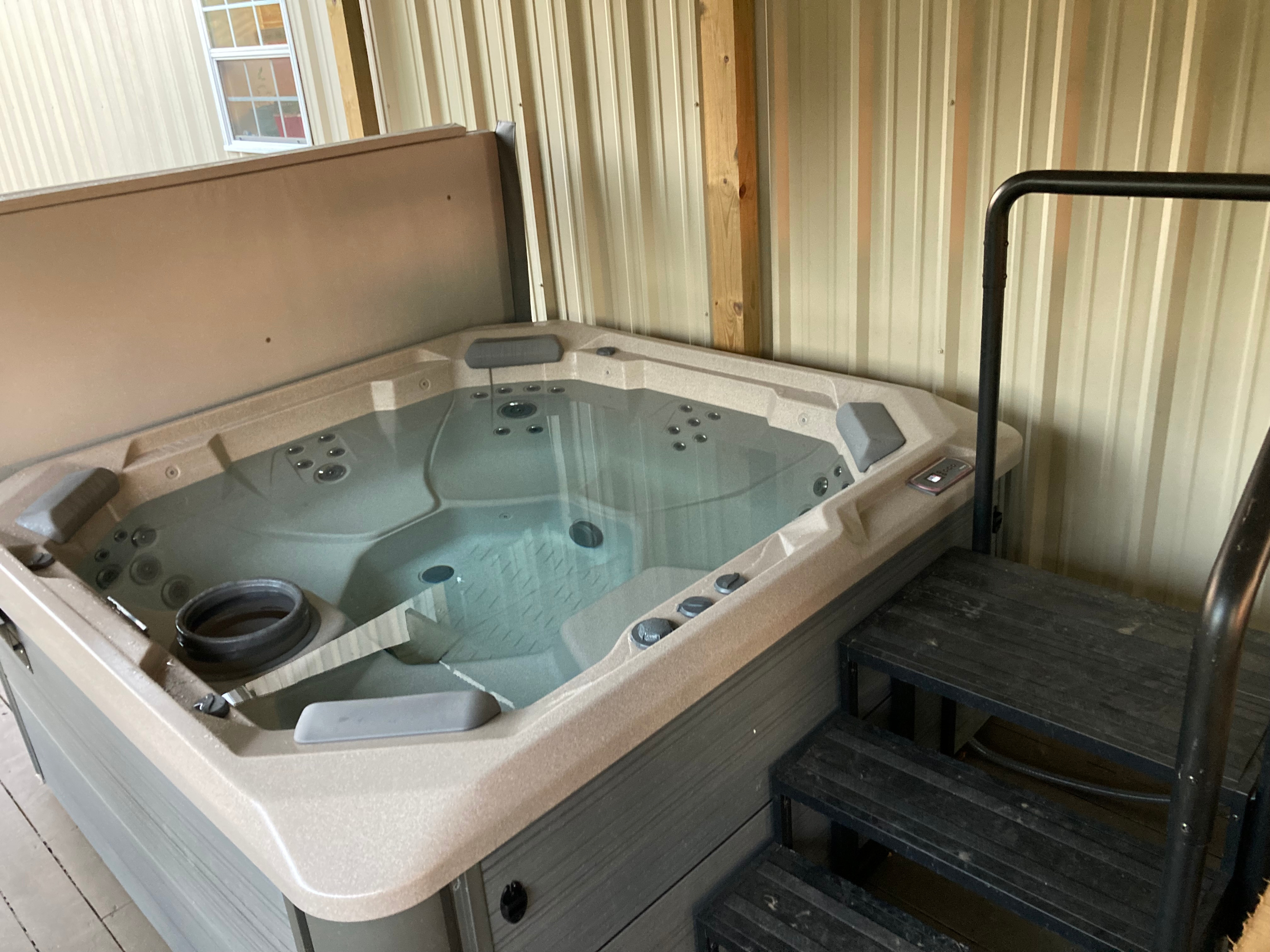 6 person hot tub open 24/7