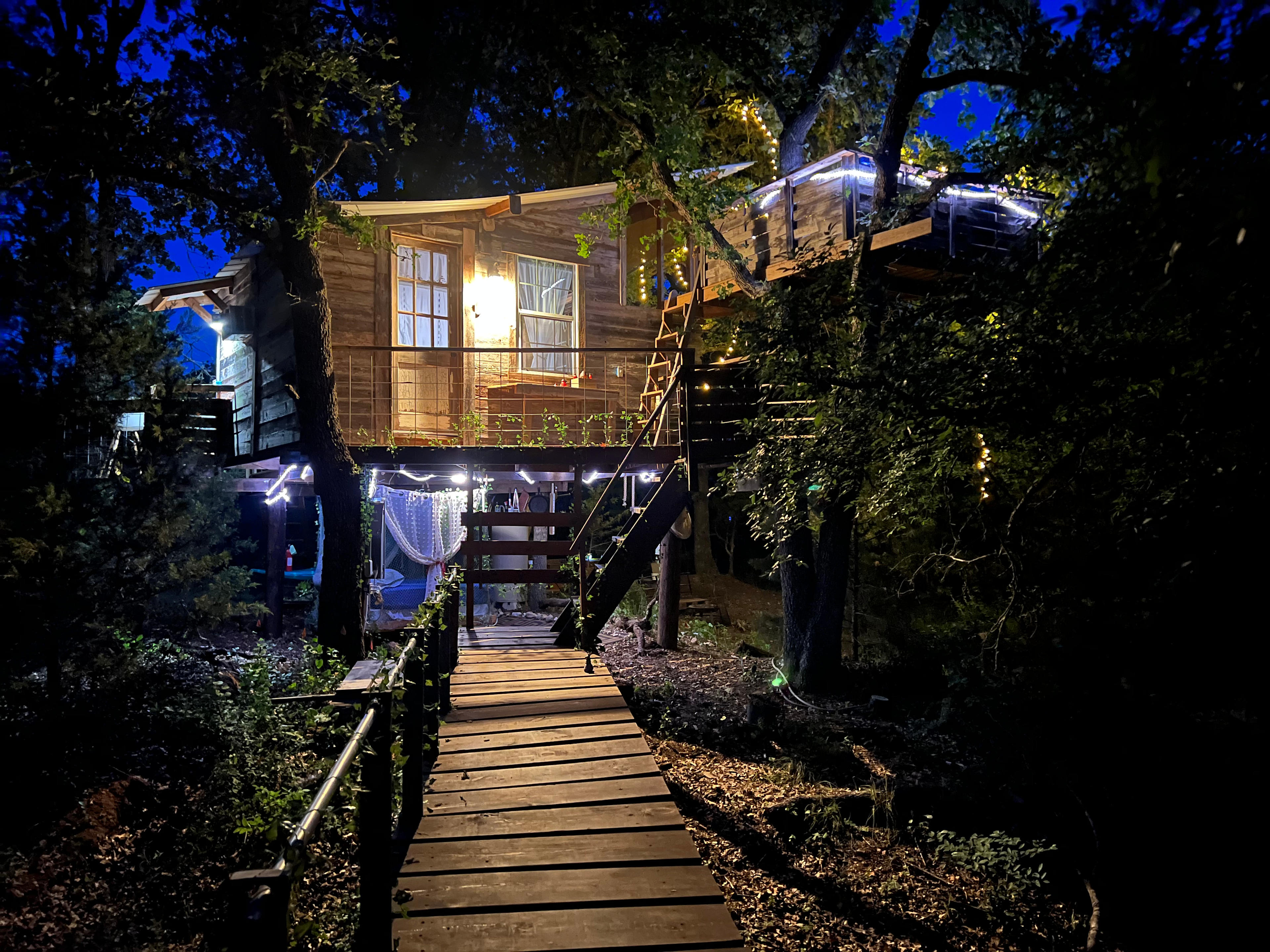 Robins Nest AReal Treehouse w/ac