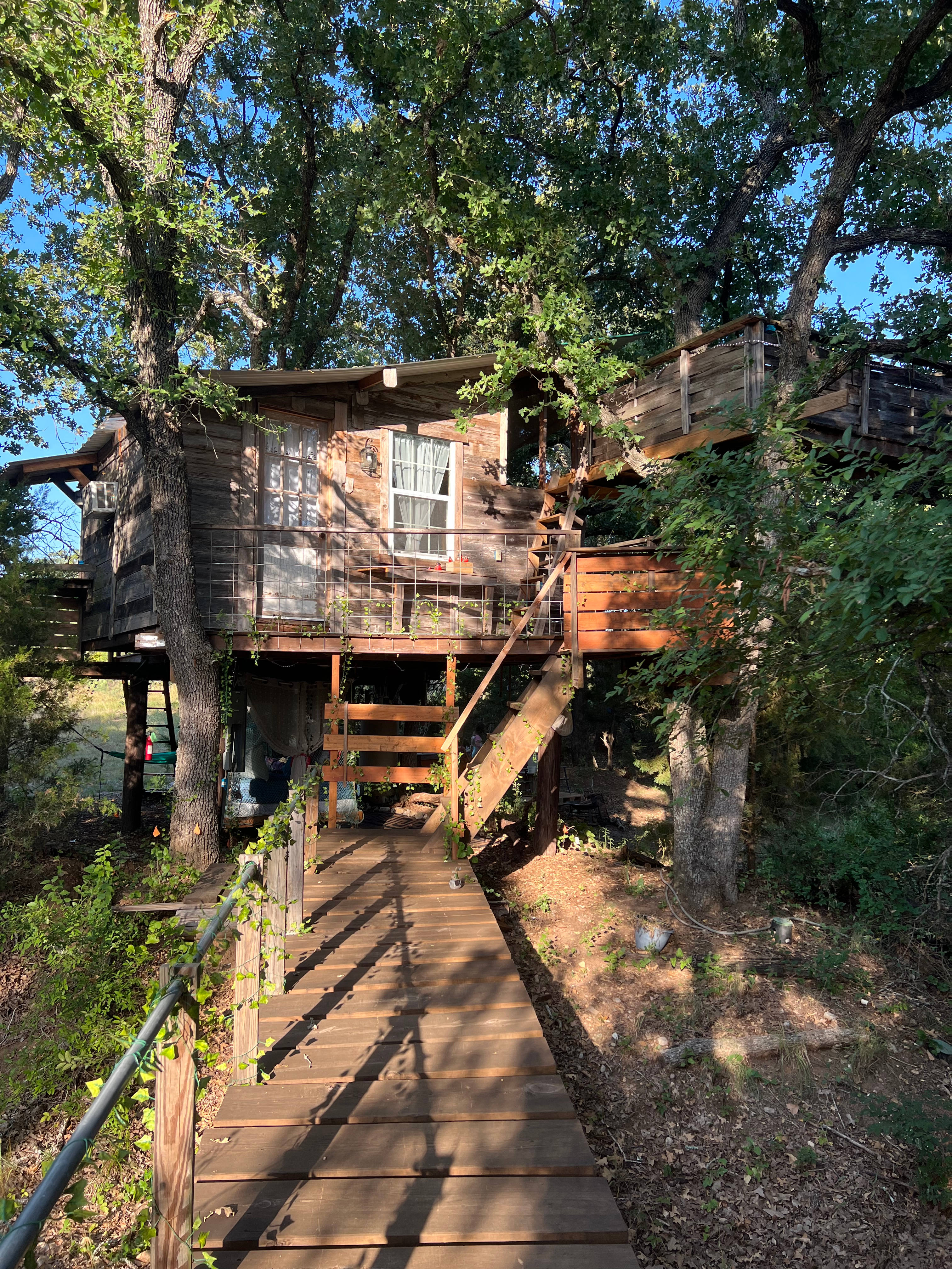 Robins Nest AReal Treehouse w/ac
