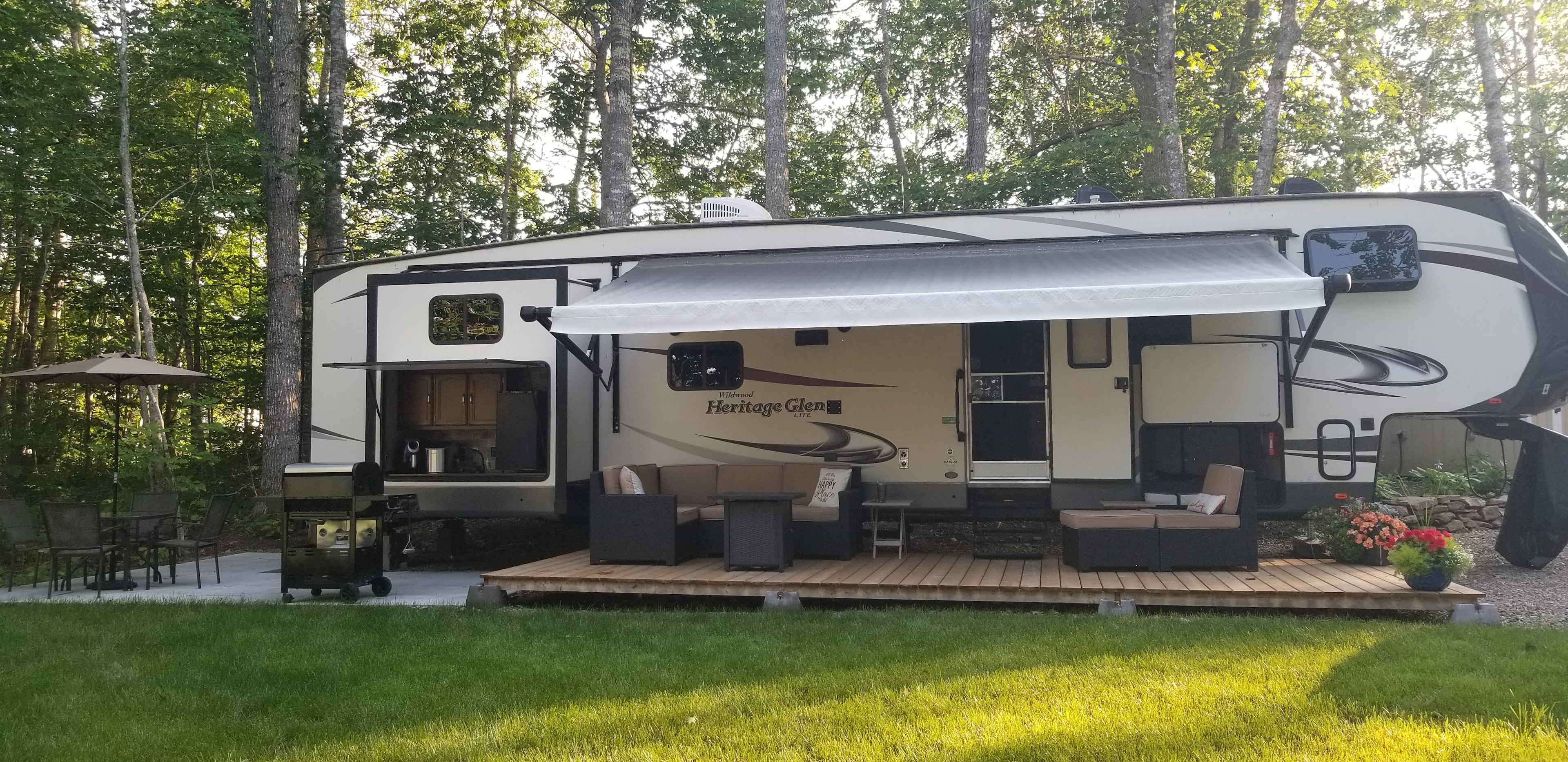 Lake Side Hideaway