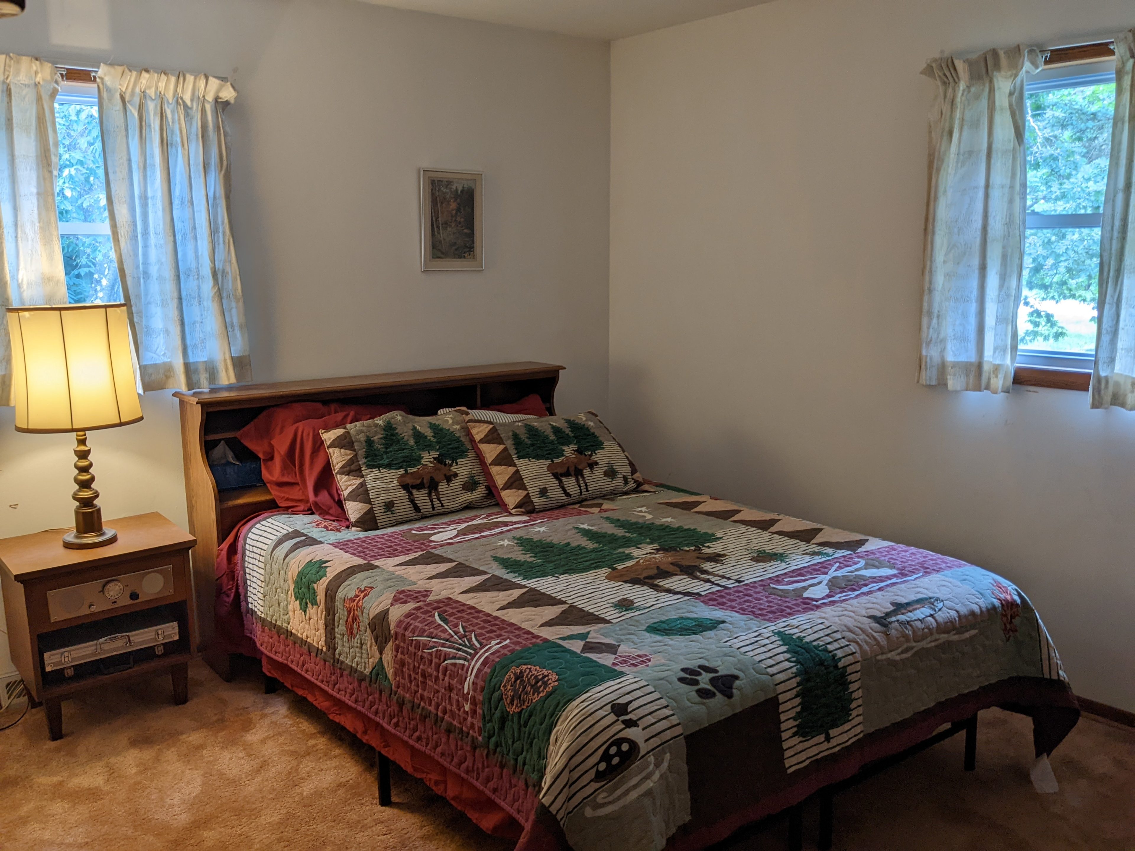 Upstairs bedroom with queen size bed