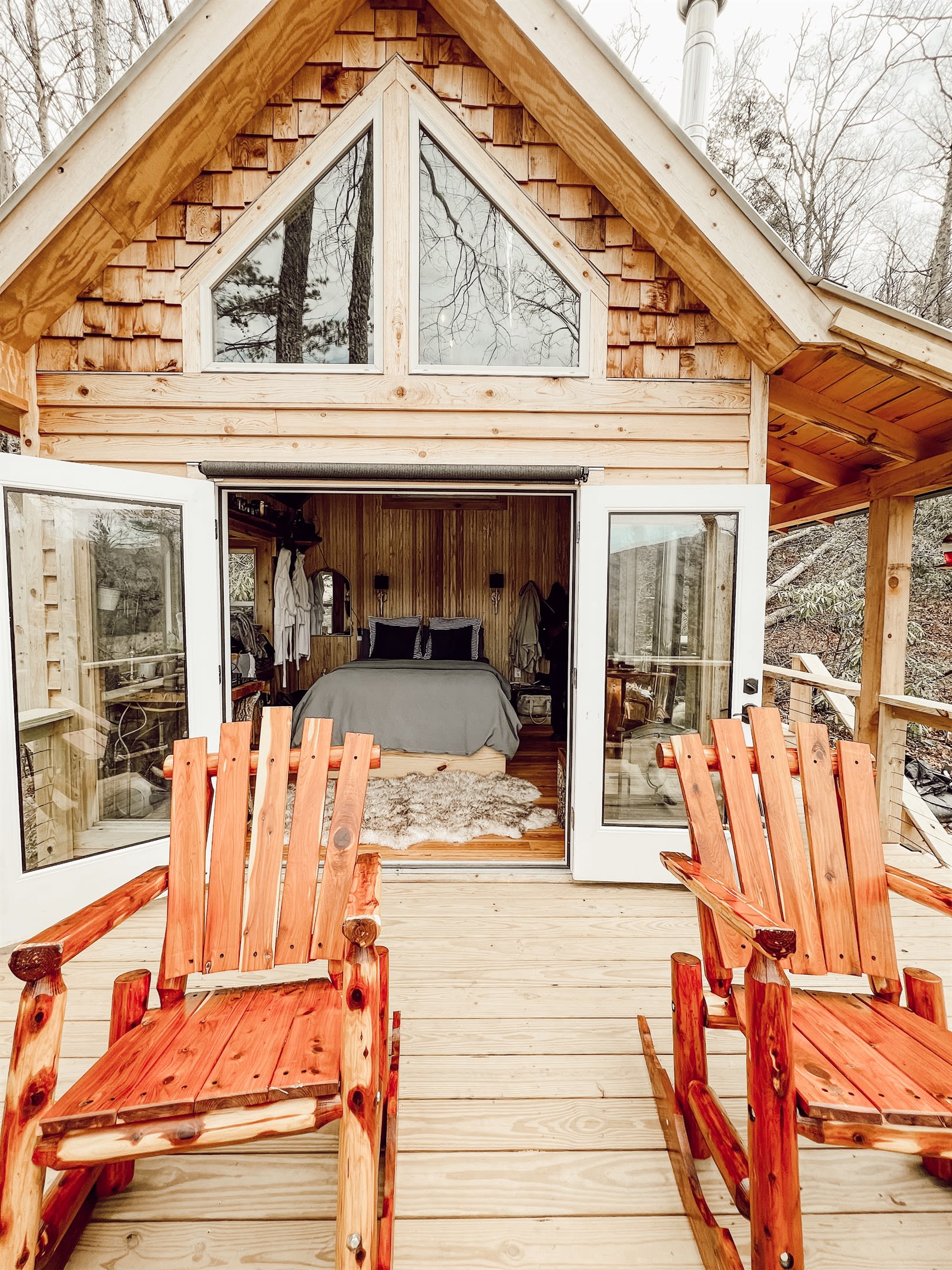 Highland Cow Off-Grid Treehouse