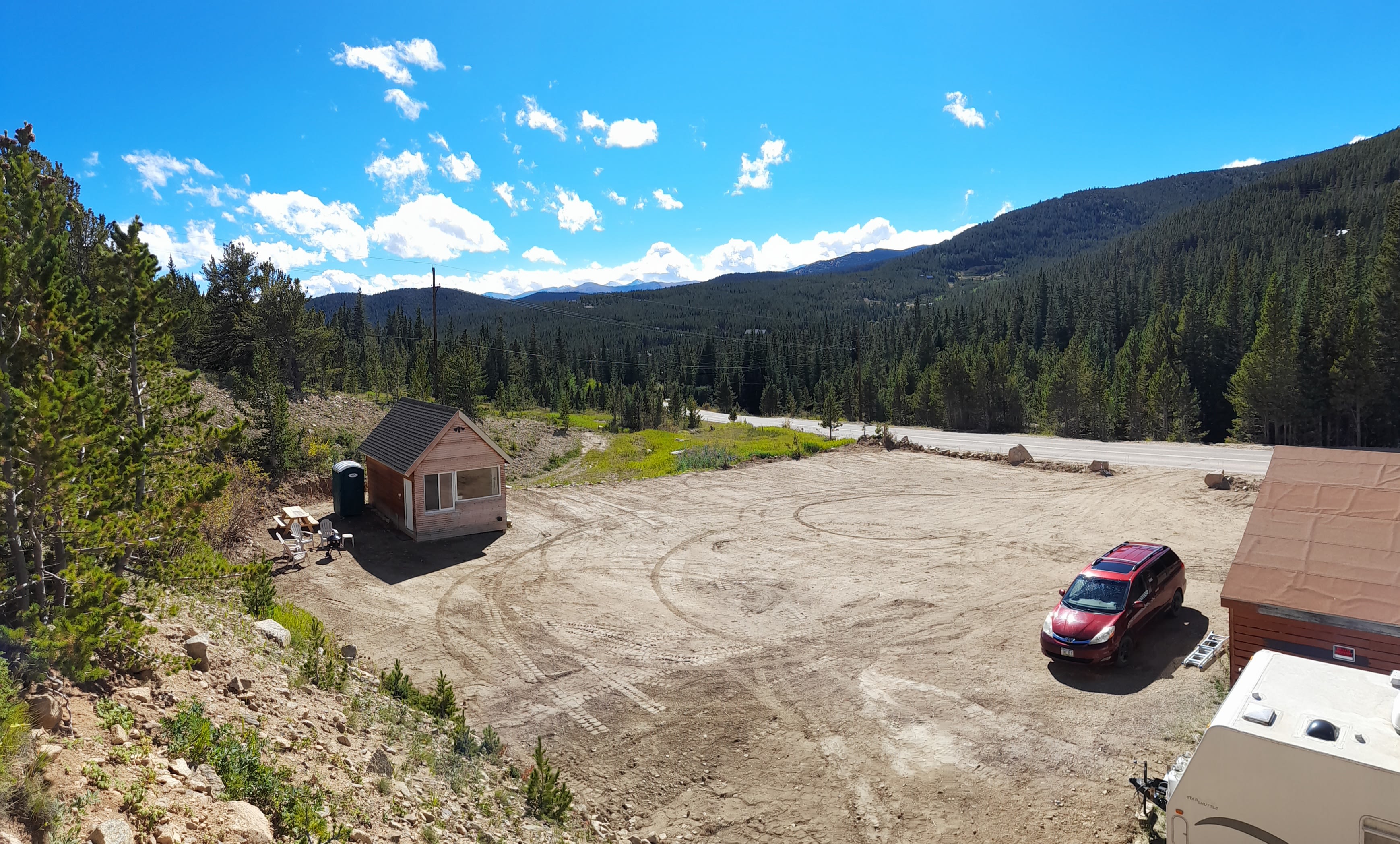 Glacier Getaway Bunkhouse and Lot