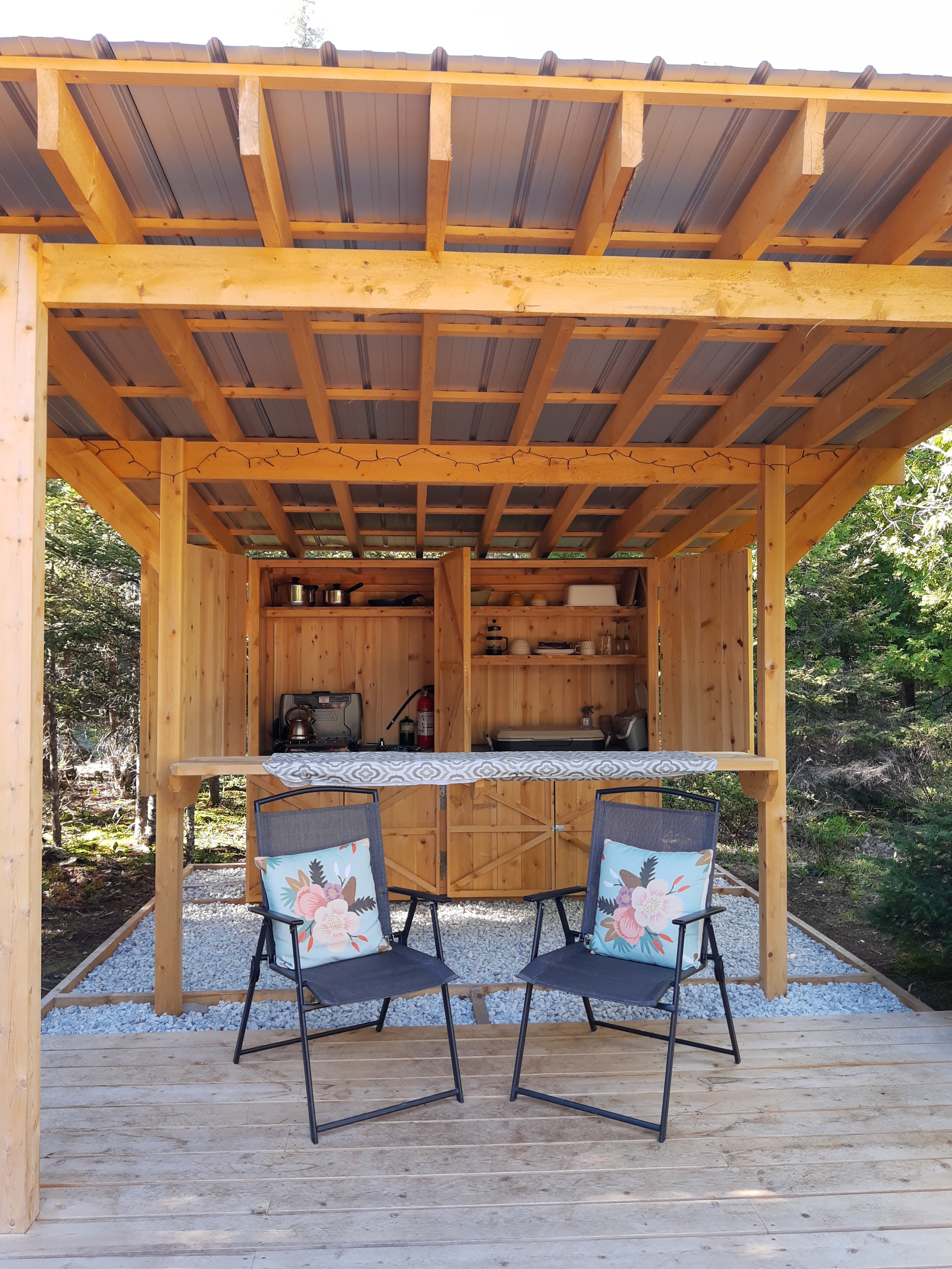 Outdoor kitchen so organized,!