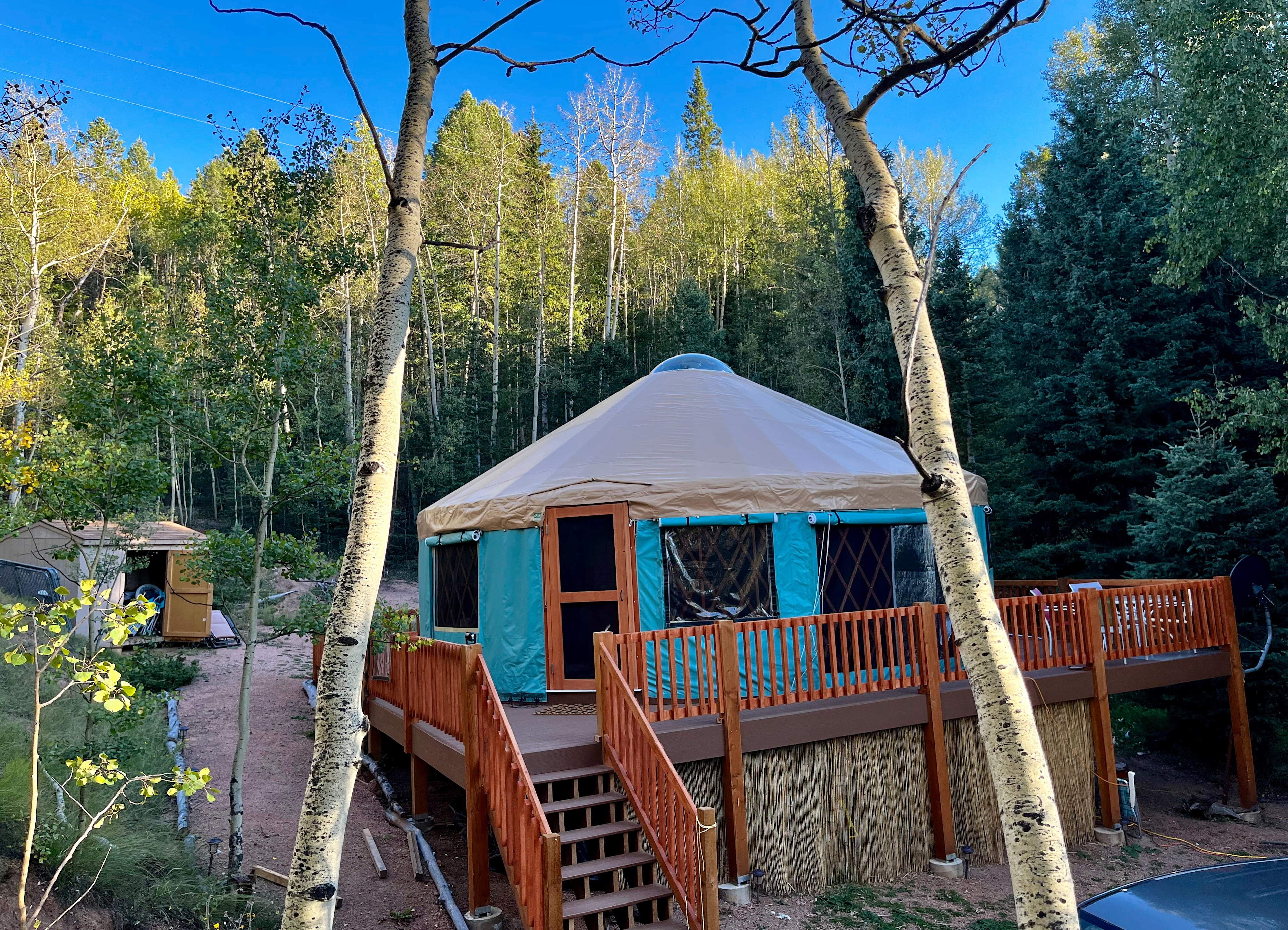 The Hummingbird Hut, Forest Hideaway: Luxury Yurt & Bunk Cabin