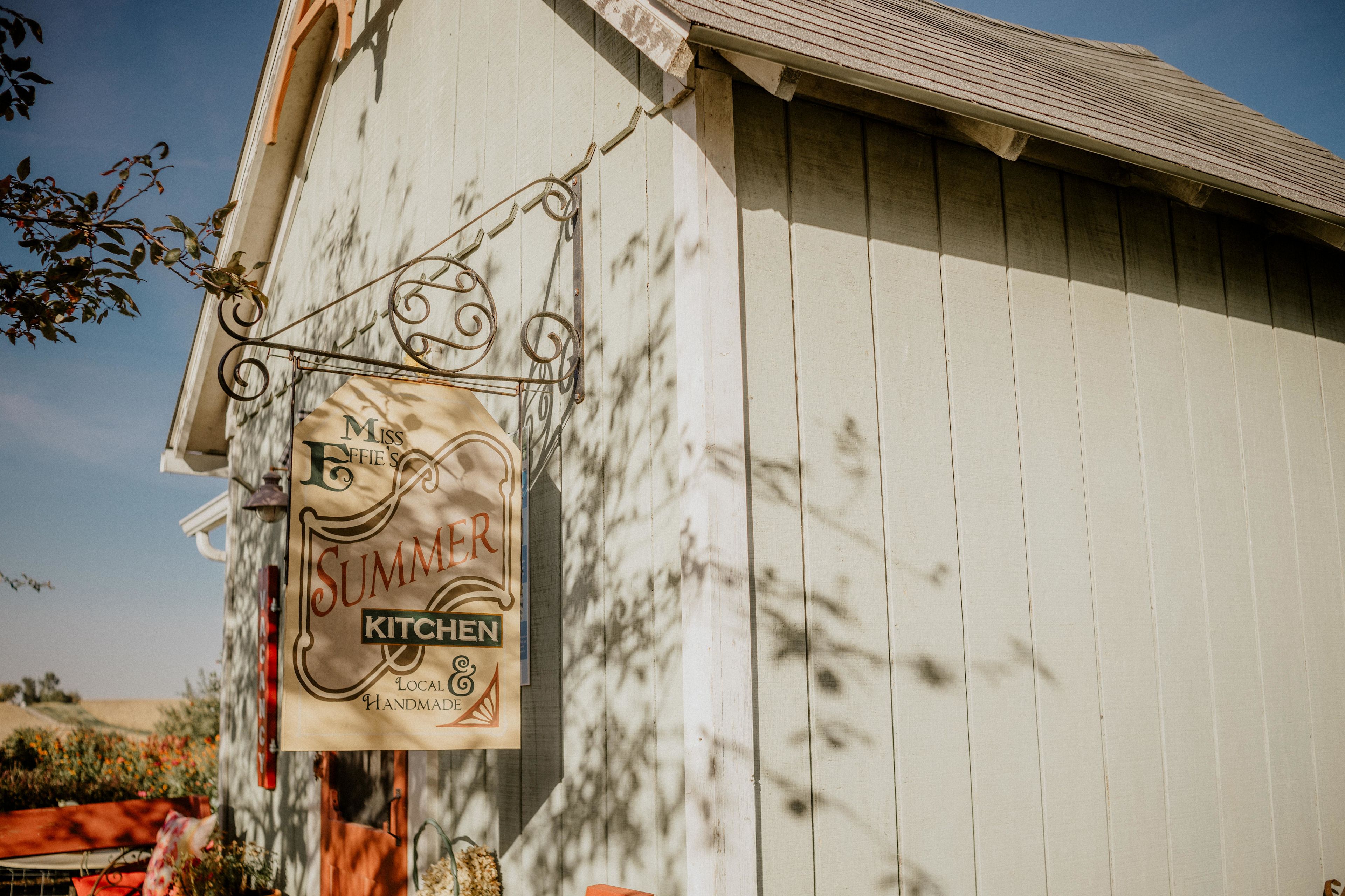 Adorable structures on site