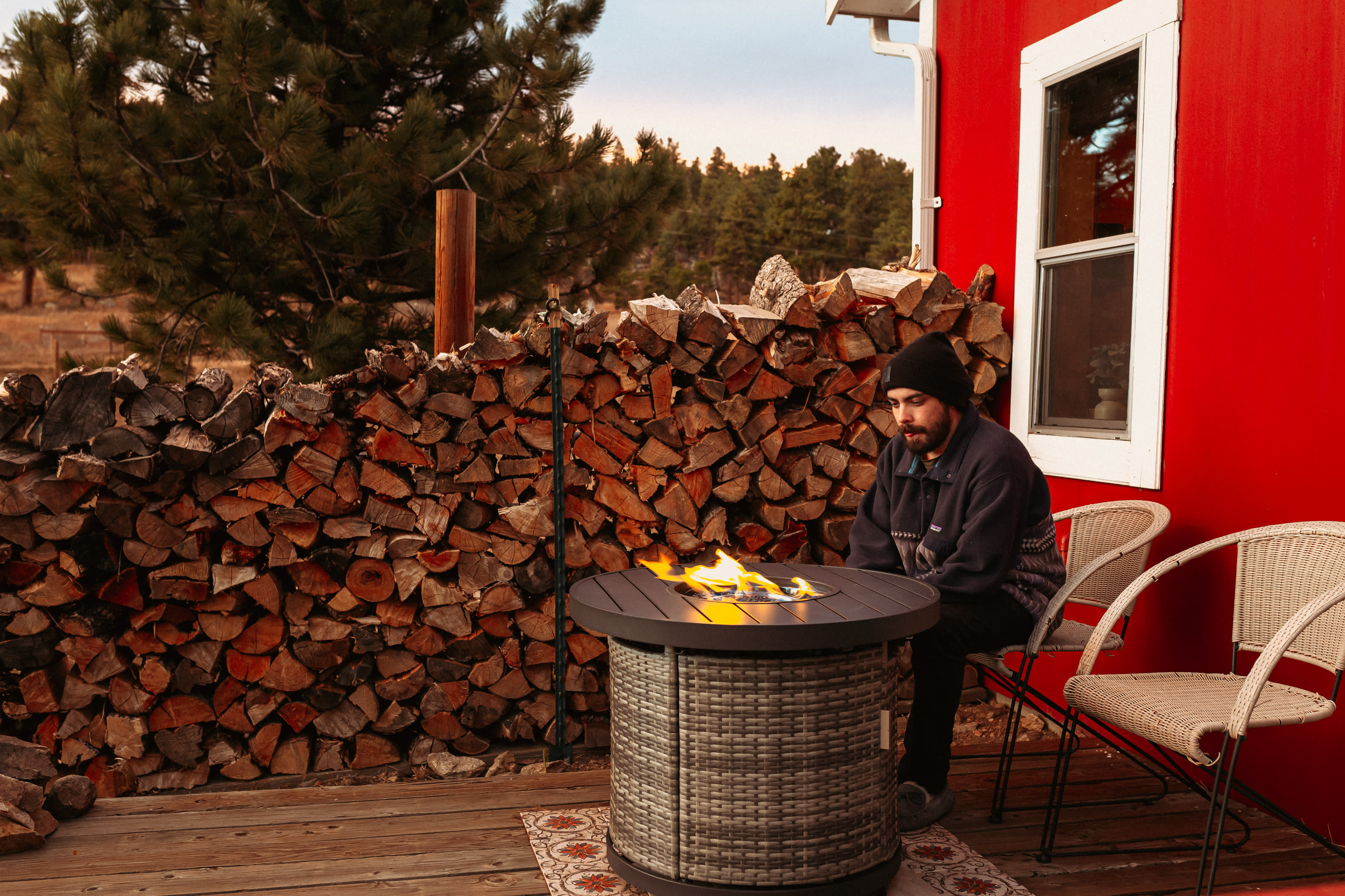 Spacious outdoor patio with a fire pit & picnic table!