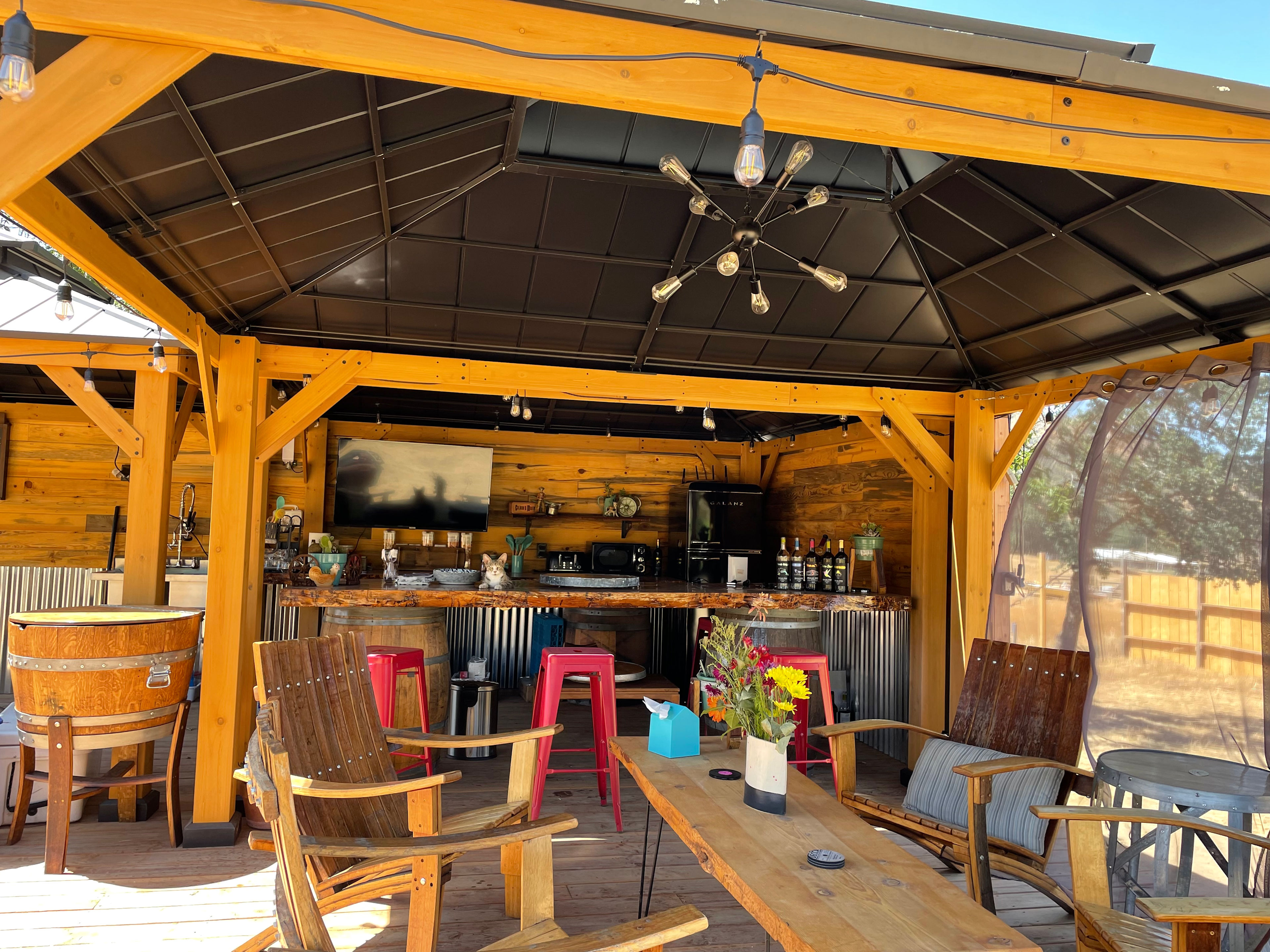 Shared sitting, bar, and kitchenette