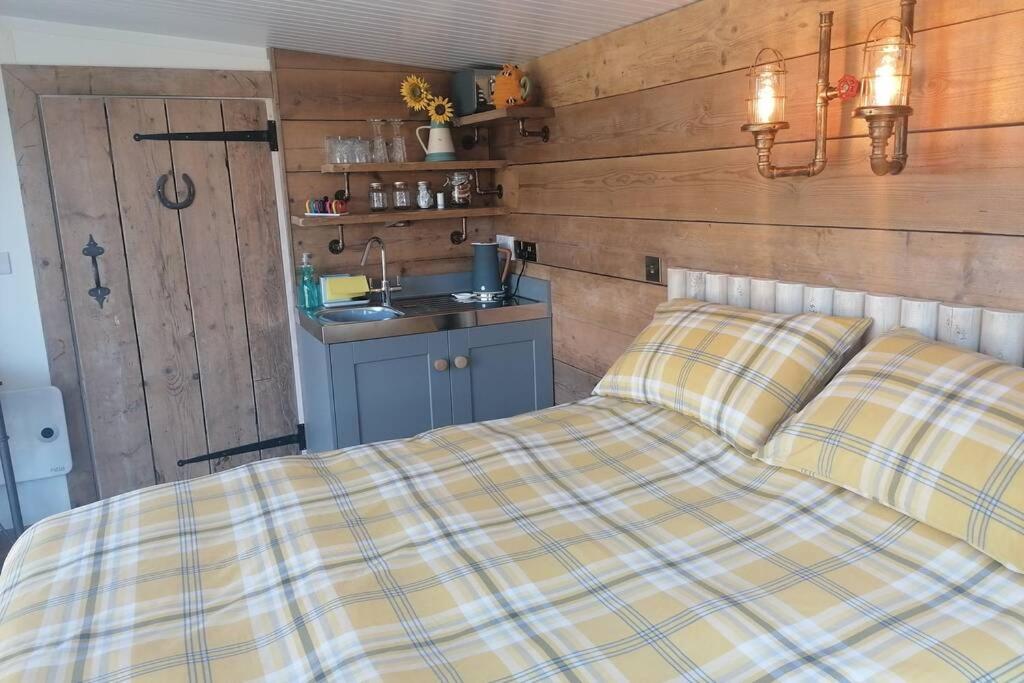 Crown Cabin near Bath & Longleat