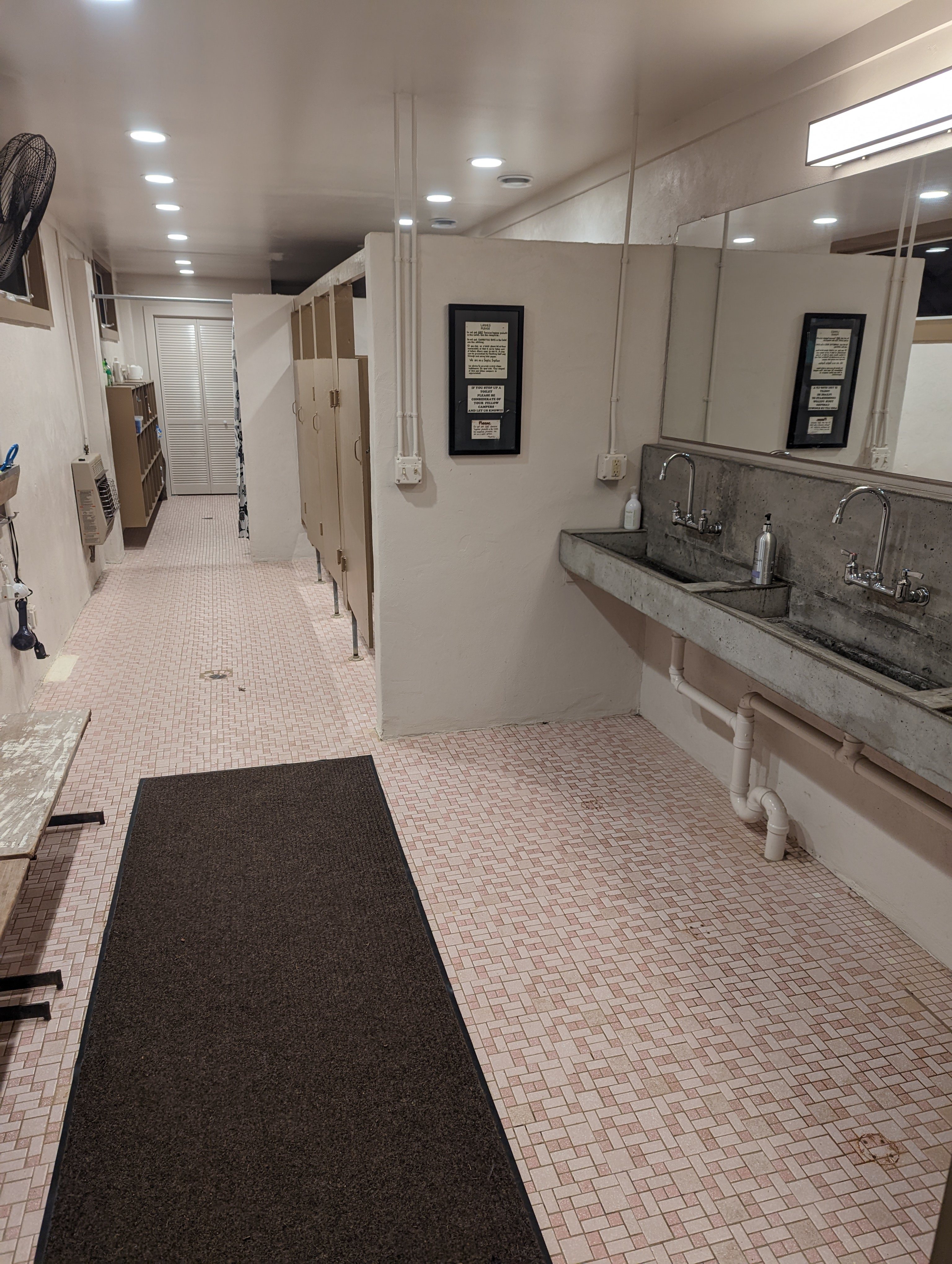 I mean like are we even camping or what! These bathrooms were so clean 