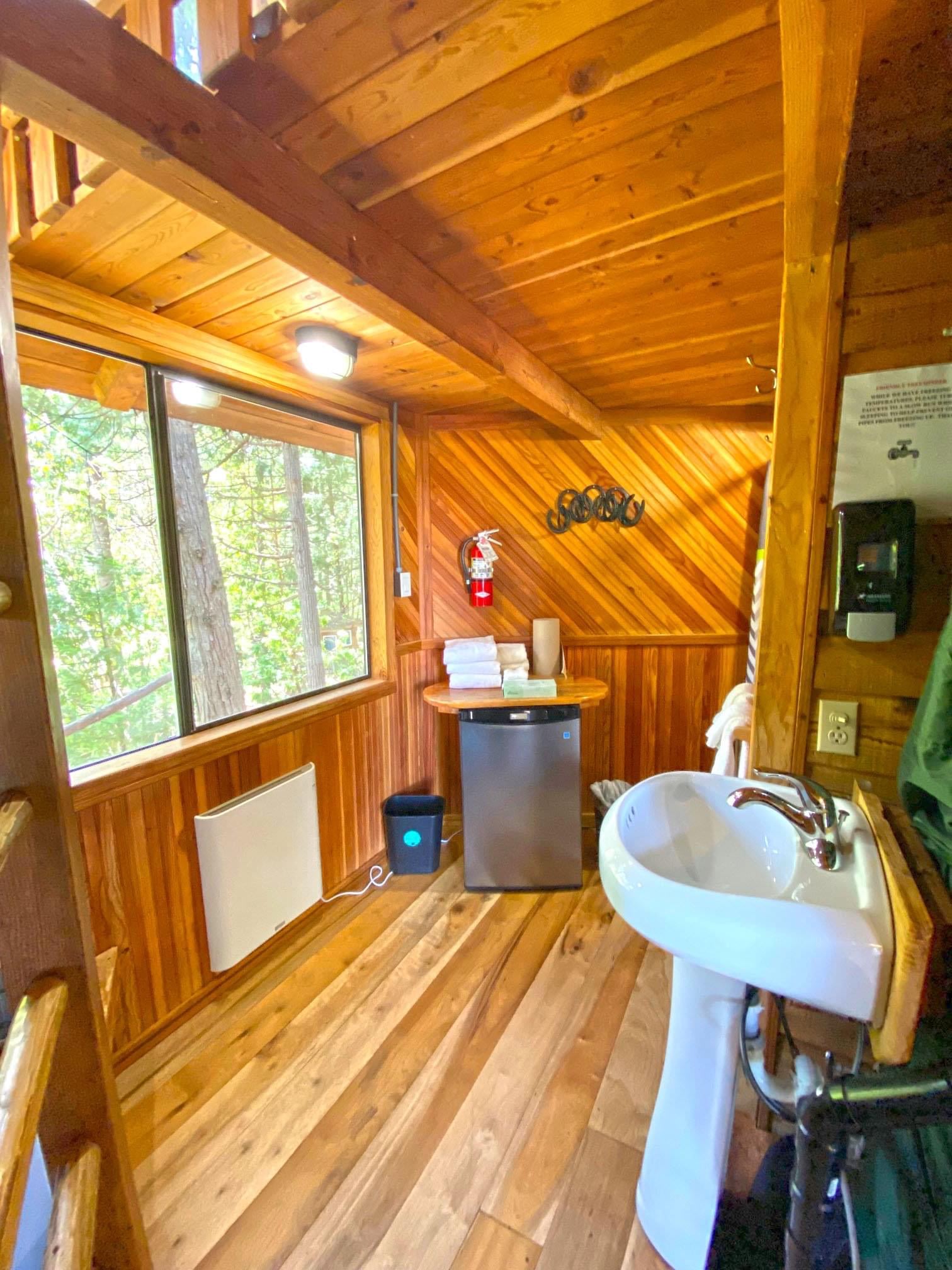 Out’n’About treehouse treesort