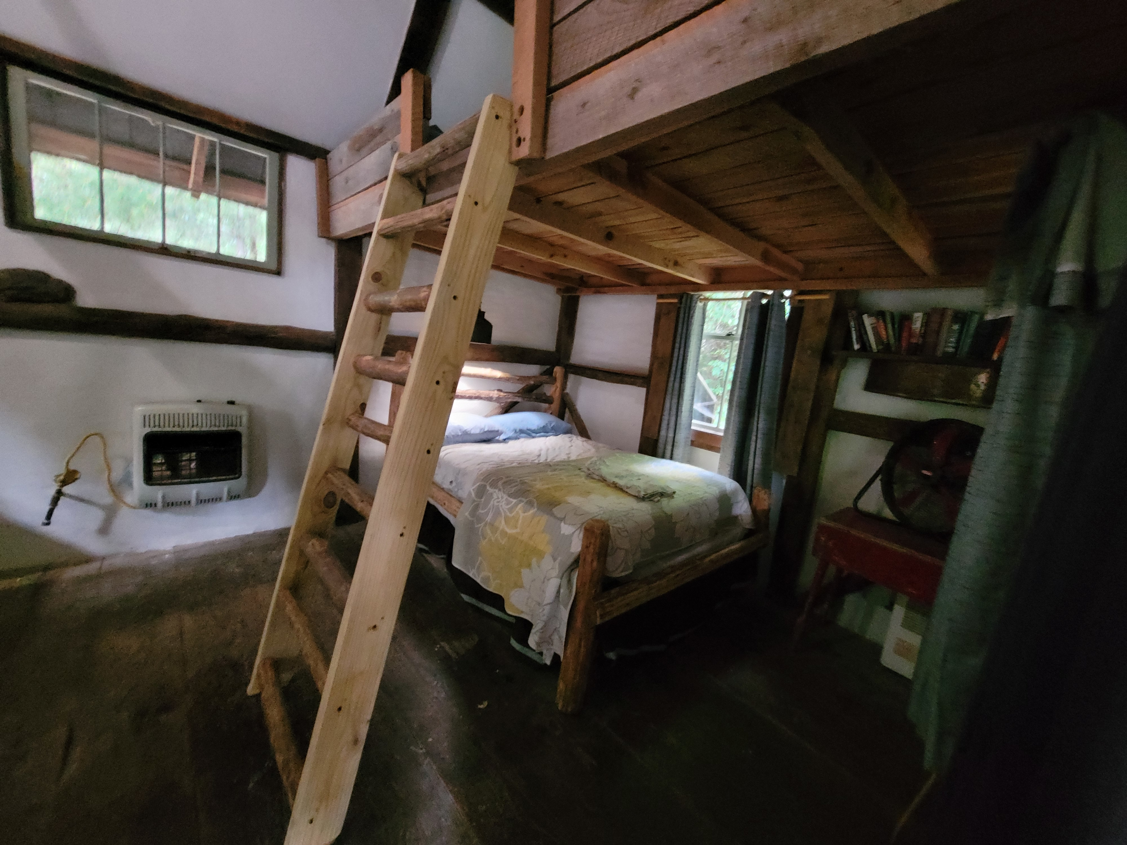 Standing Bear Farm / Hostel