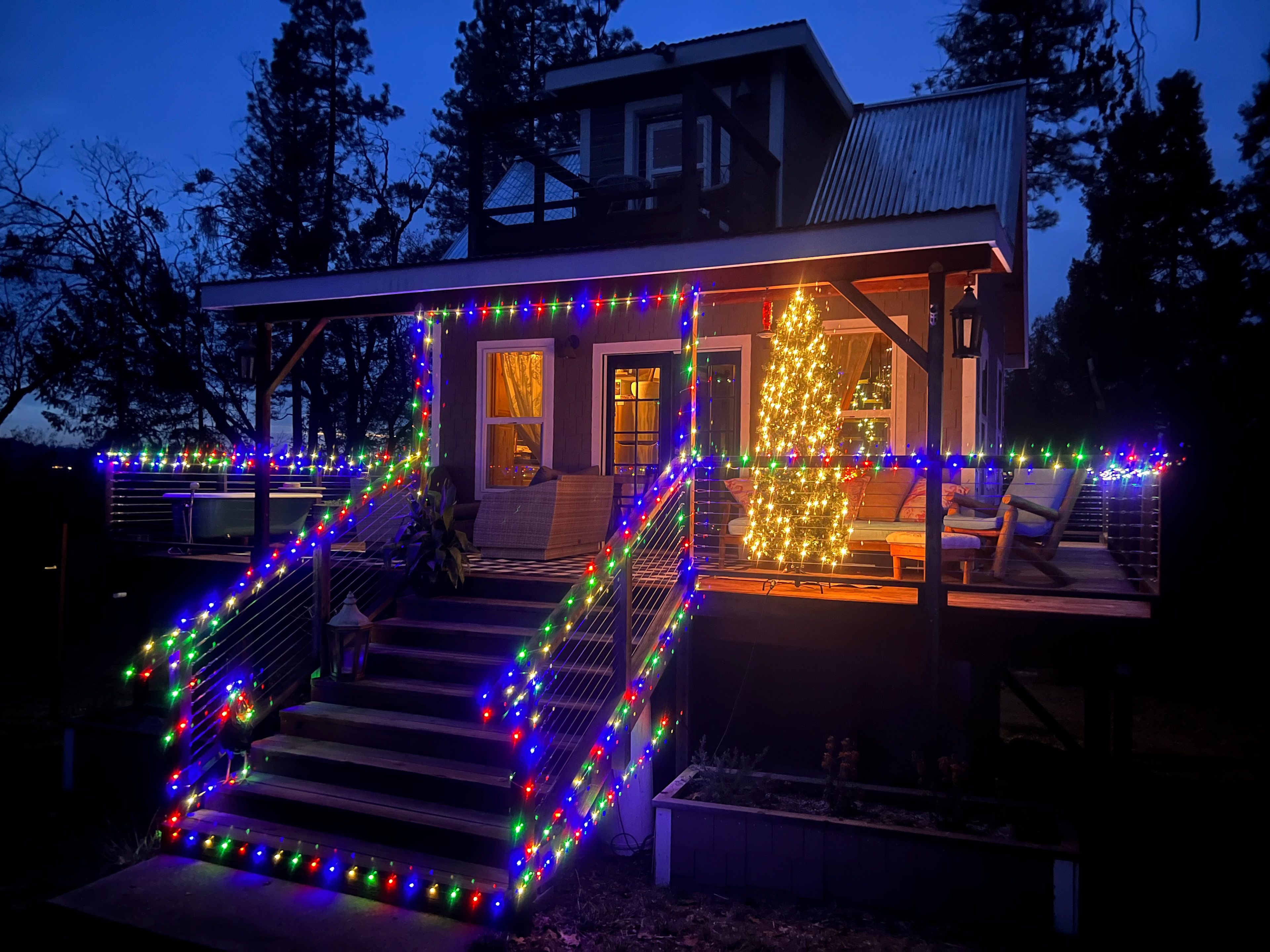 Rollins Lake Retreats Decorated 🎄