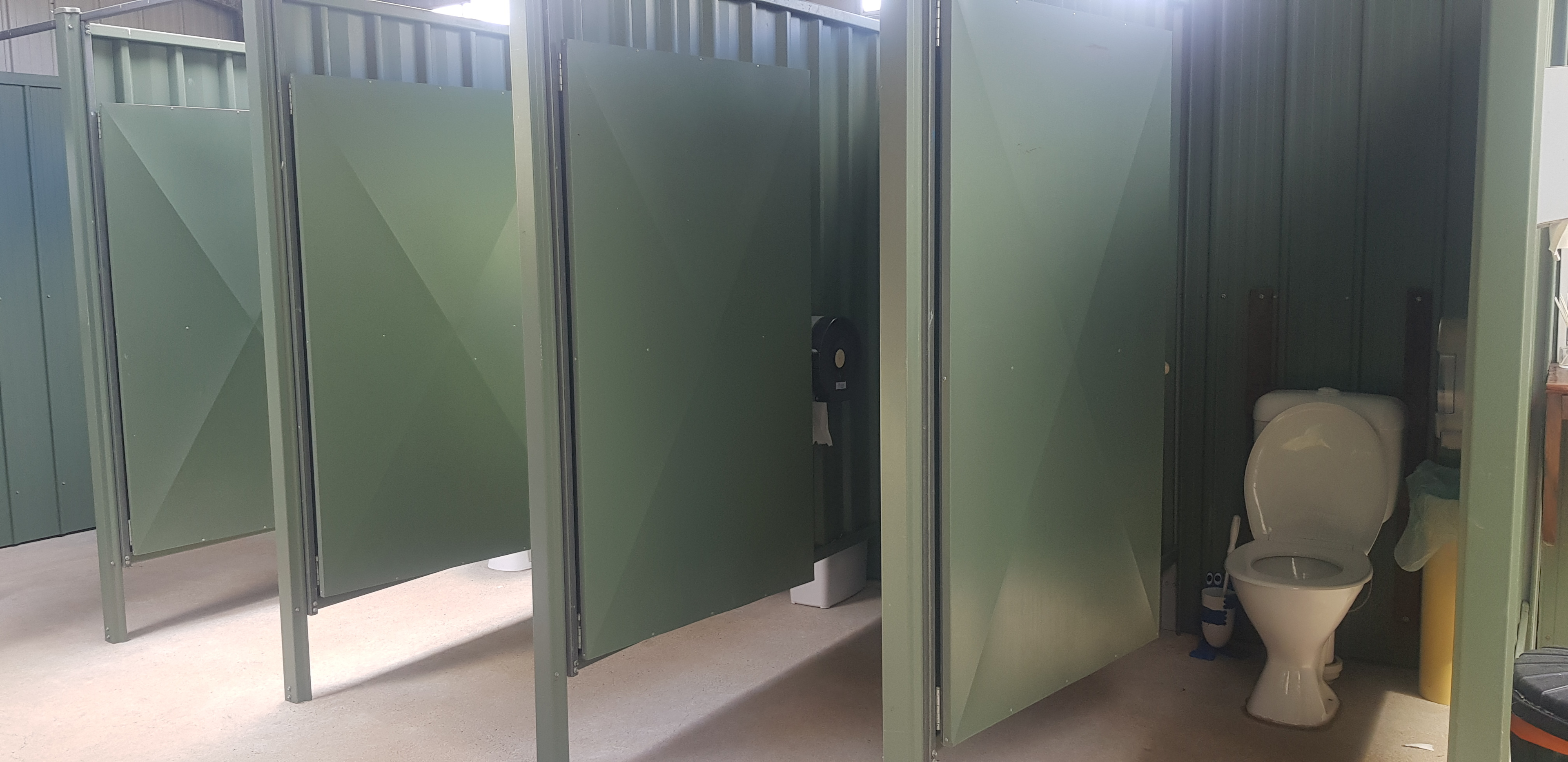 Clean and sustainable toilets 