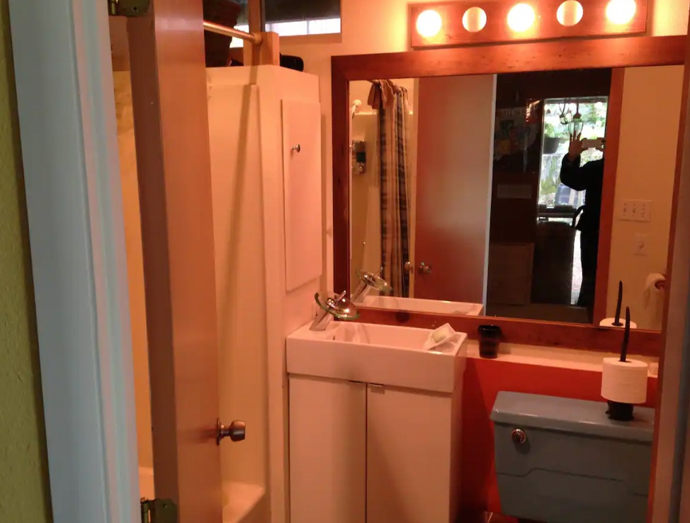 Relaxing Private Roundhouse