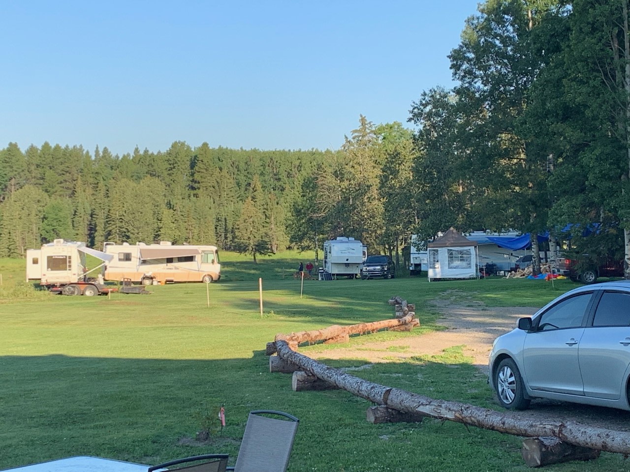 spacious group area for 7 or 8 units.
