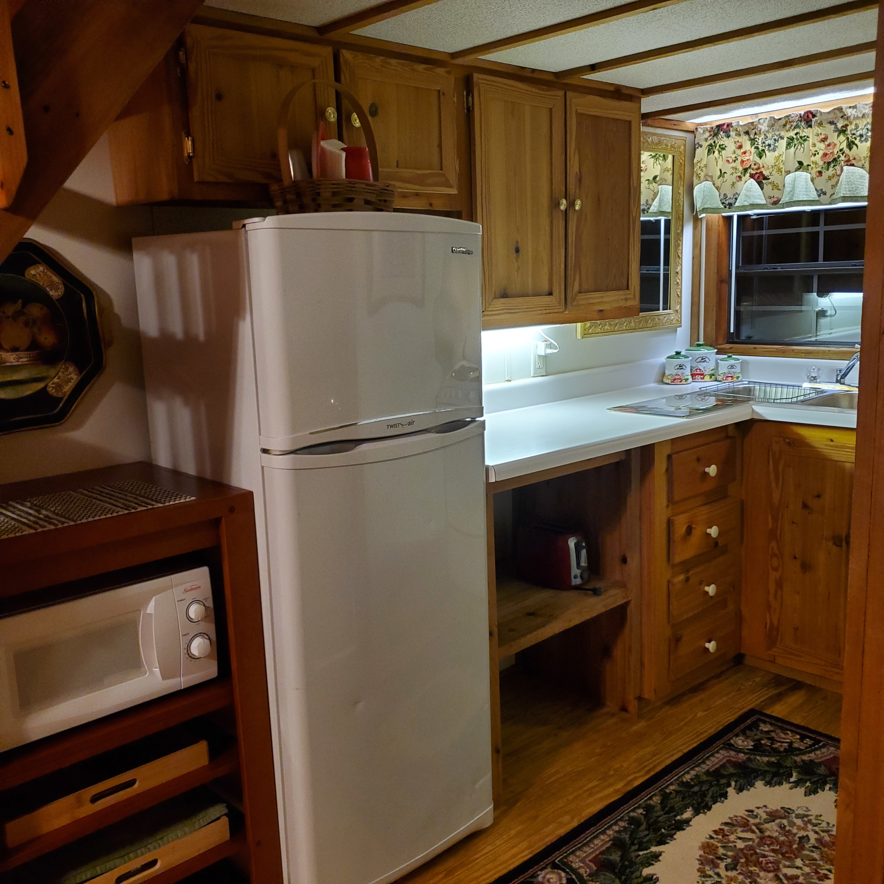 Site 1 - - Frig & microwave in Country Cabin 