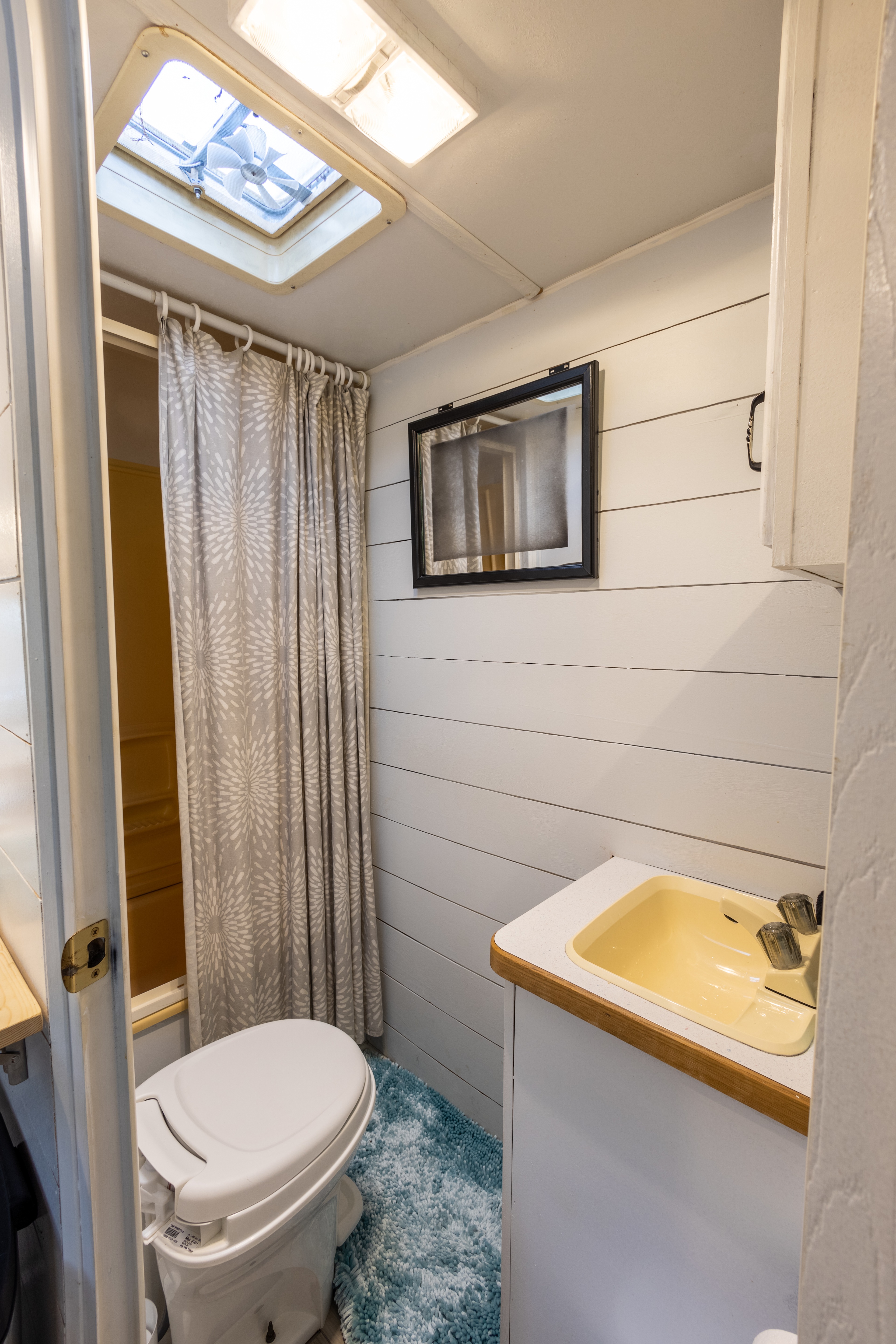 Vintage  Camper 3 mi to Asheville