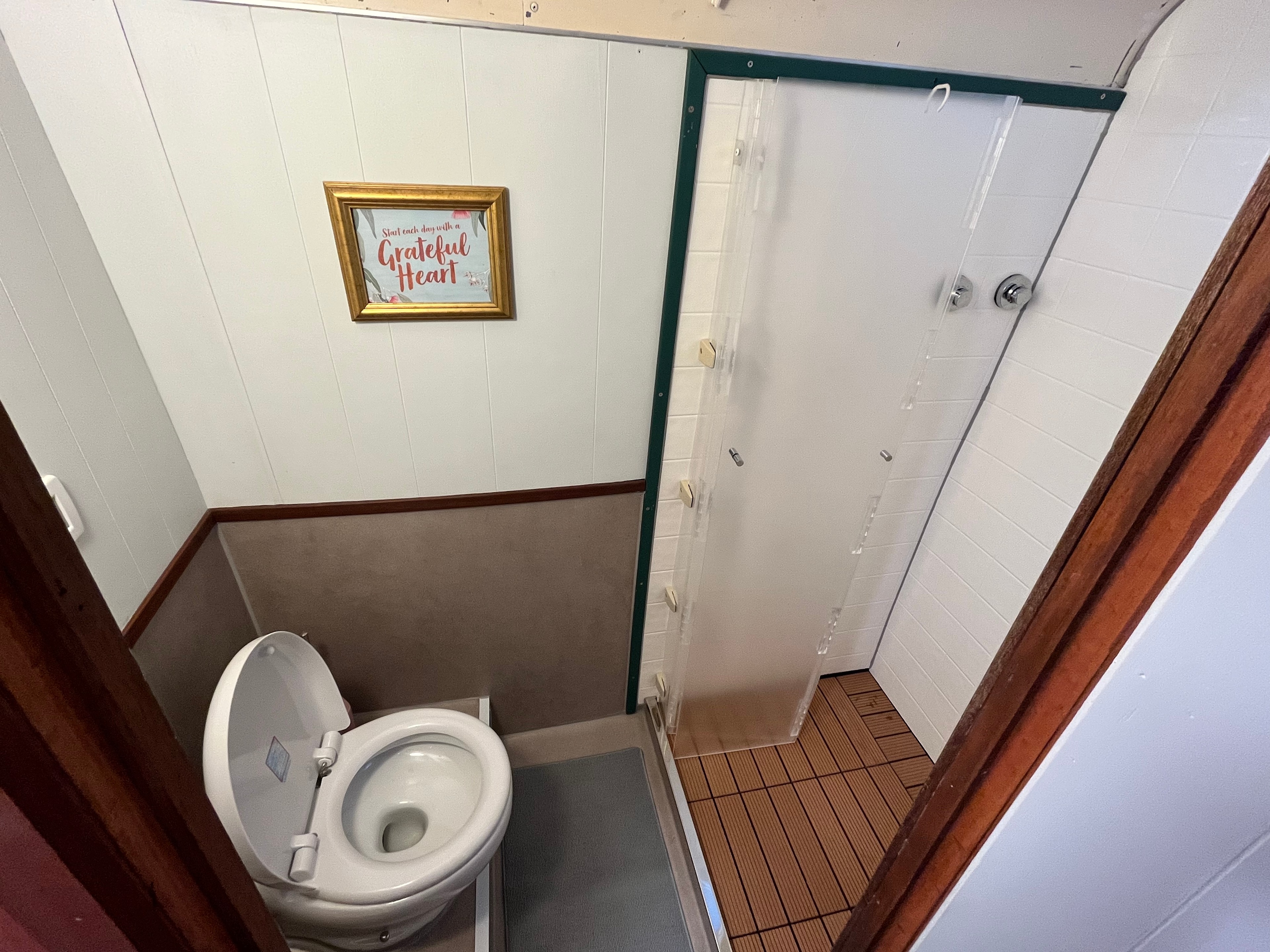 Internal bathroom (wash hands in kitchen sink)