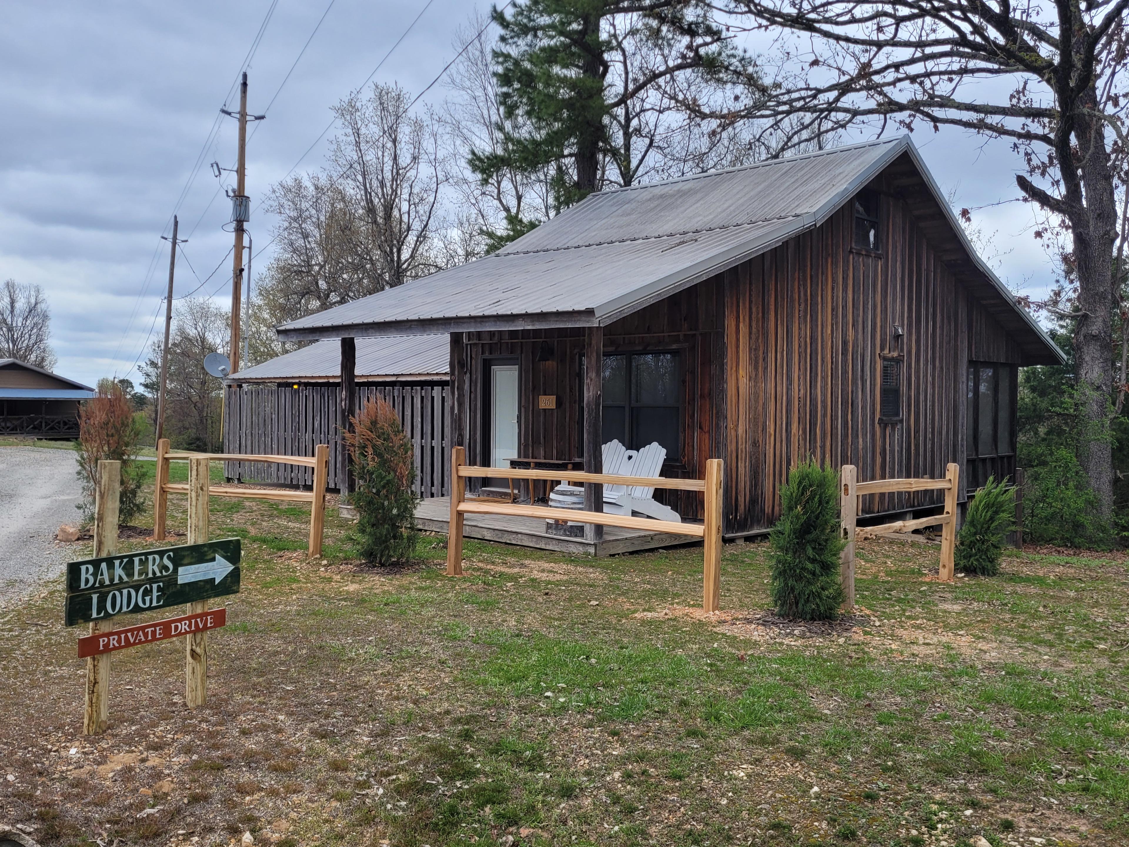 Baker Lodge cozy cabin near Buffalo Point