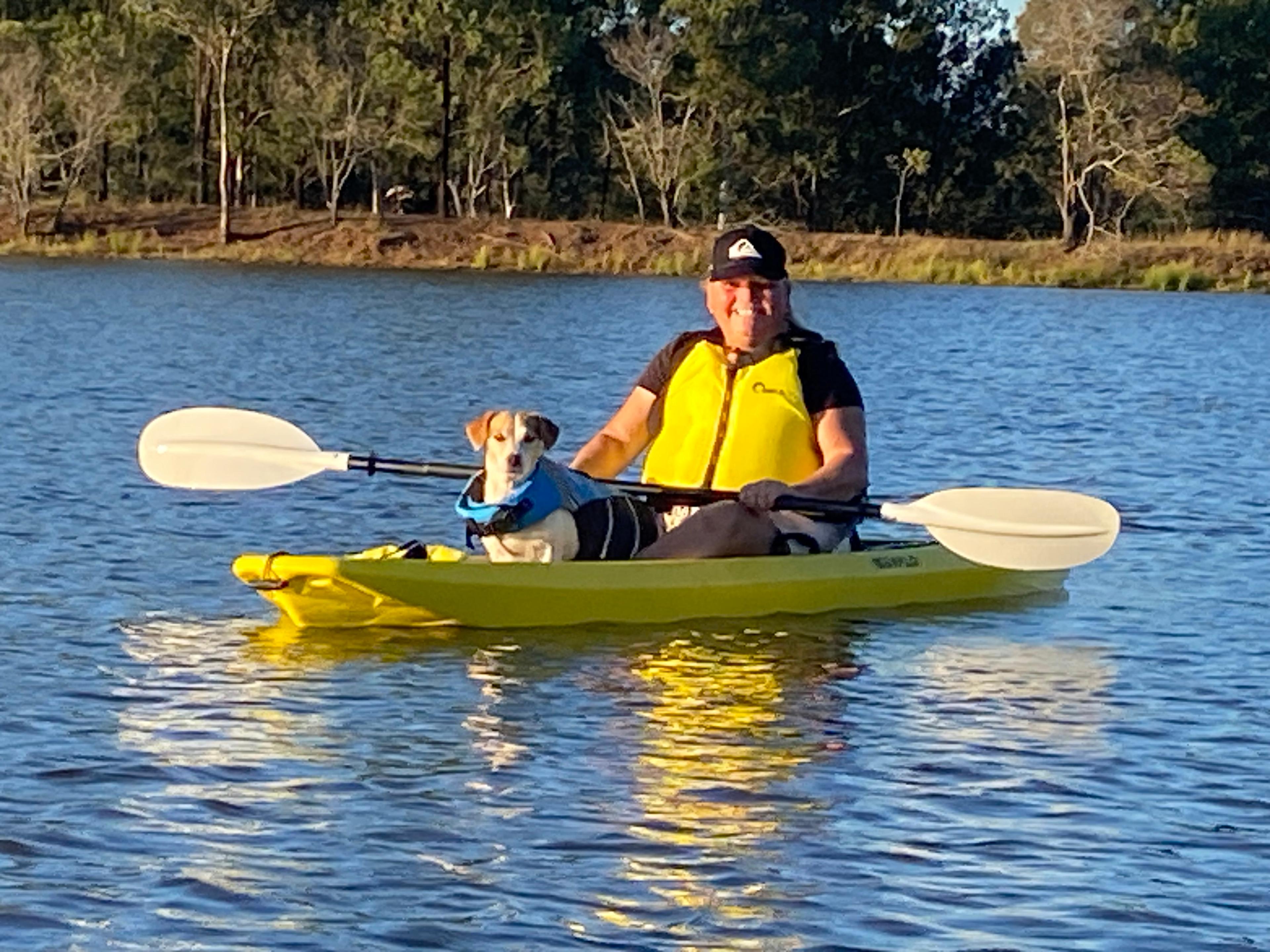 Lovely big dam to explore and have a paddle with your fur baby 