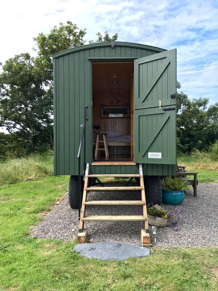 Shepherds Hut at Maendewi