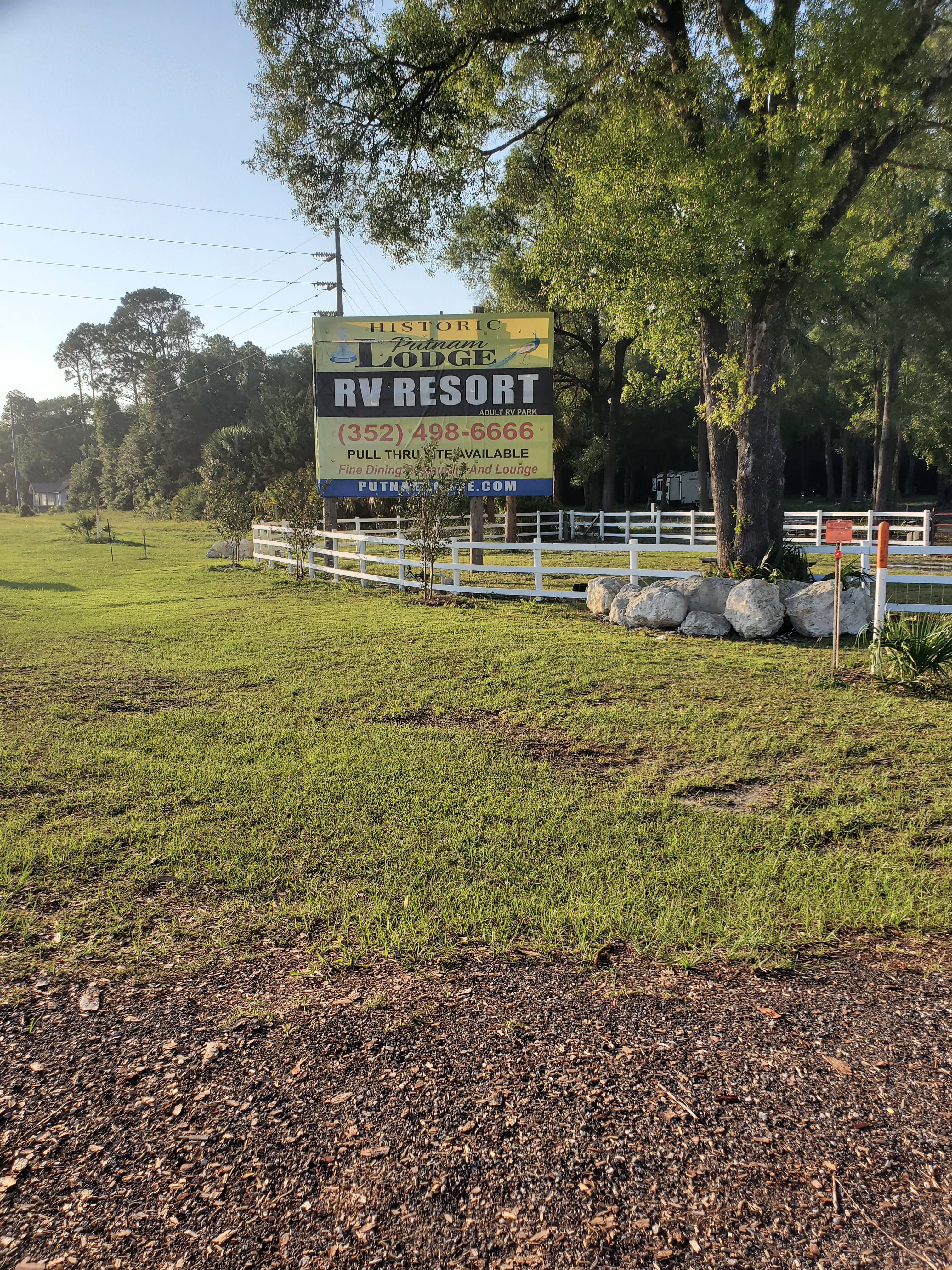 Putnam Lodge & RV Resort