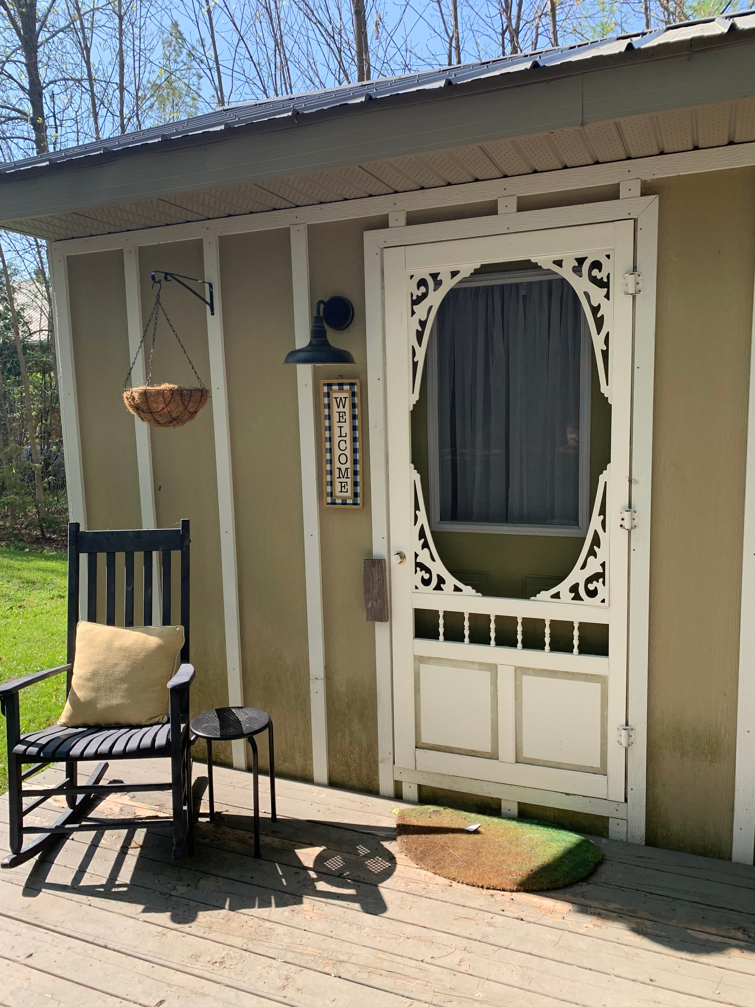 Private entrance, parking and fire pit for your use. Bring along firewood or extra chairs for your comfort.