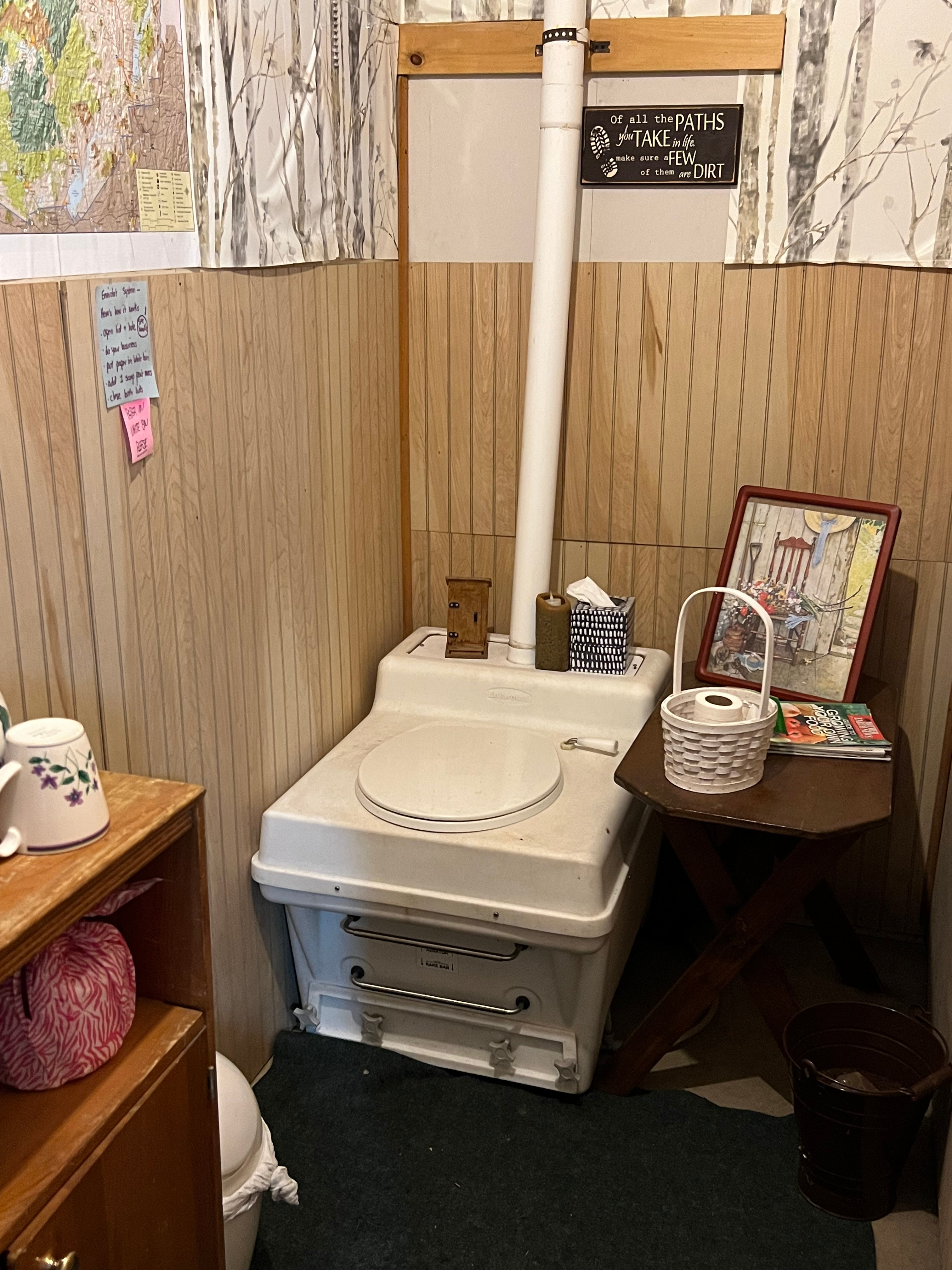 Clean composting toilet, please read the instructions! 