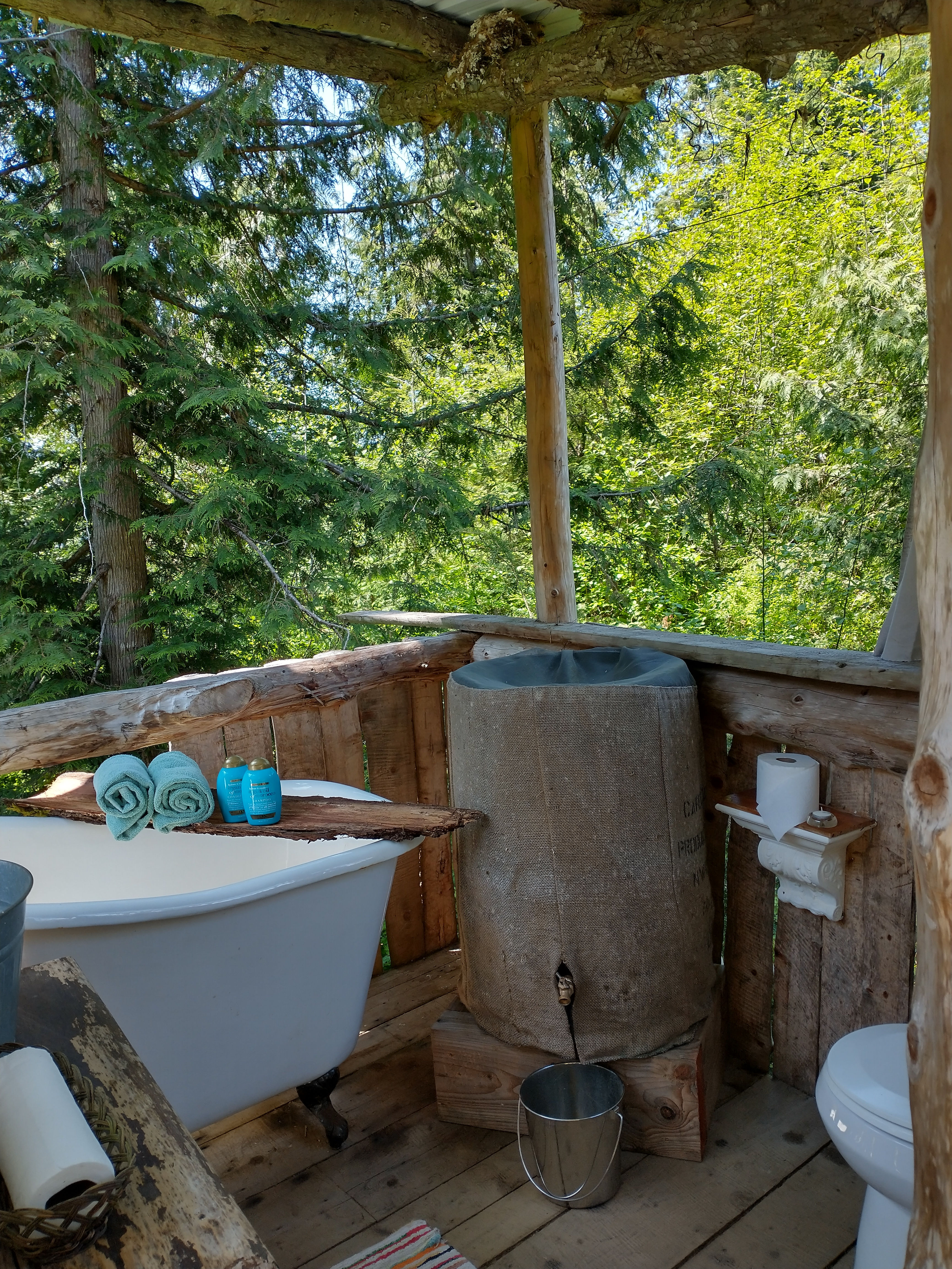 treehouse bathhouse water barrel for flushing and washing