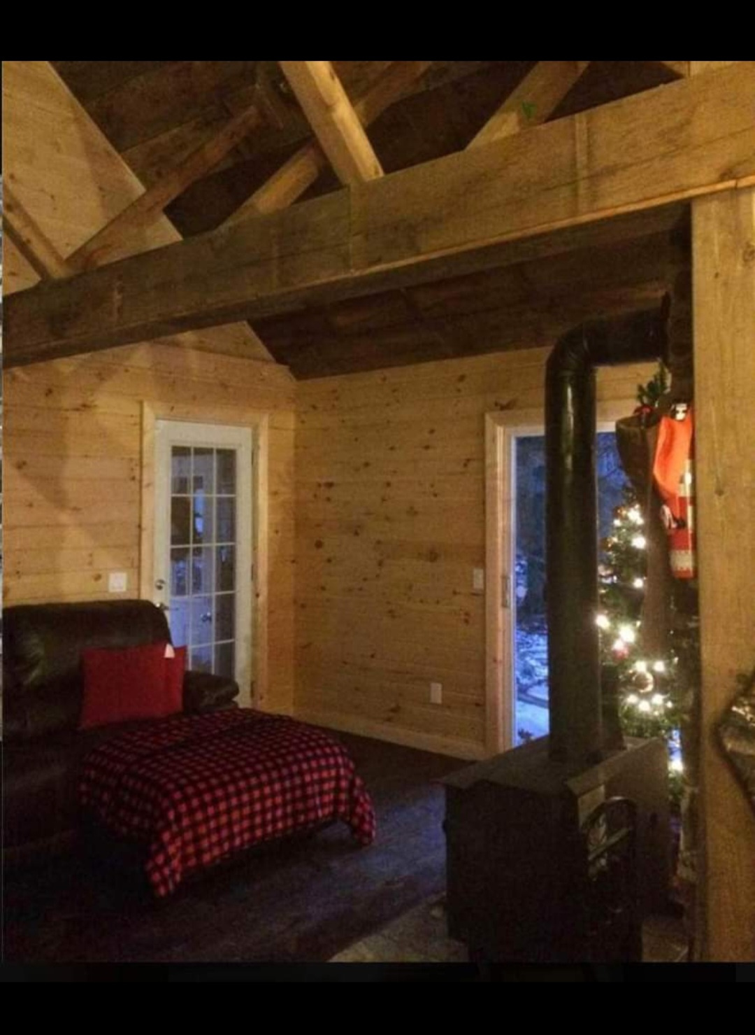 Off the Grid Camp - Oasis Cabin