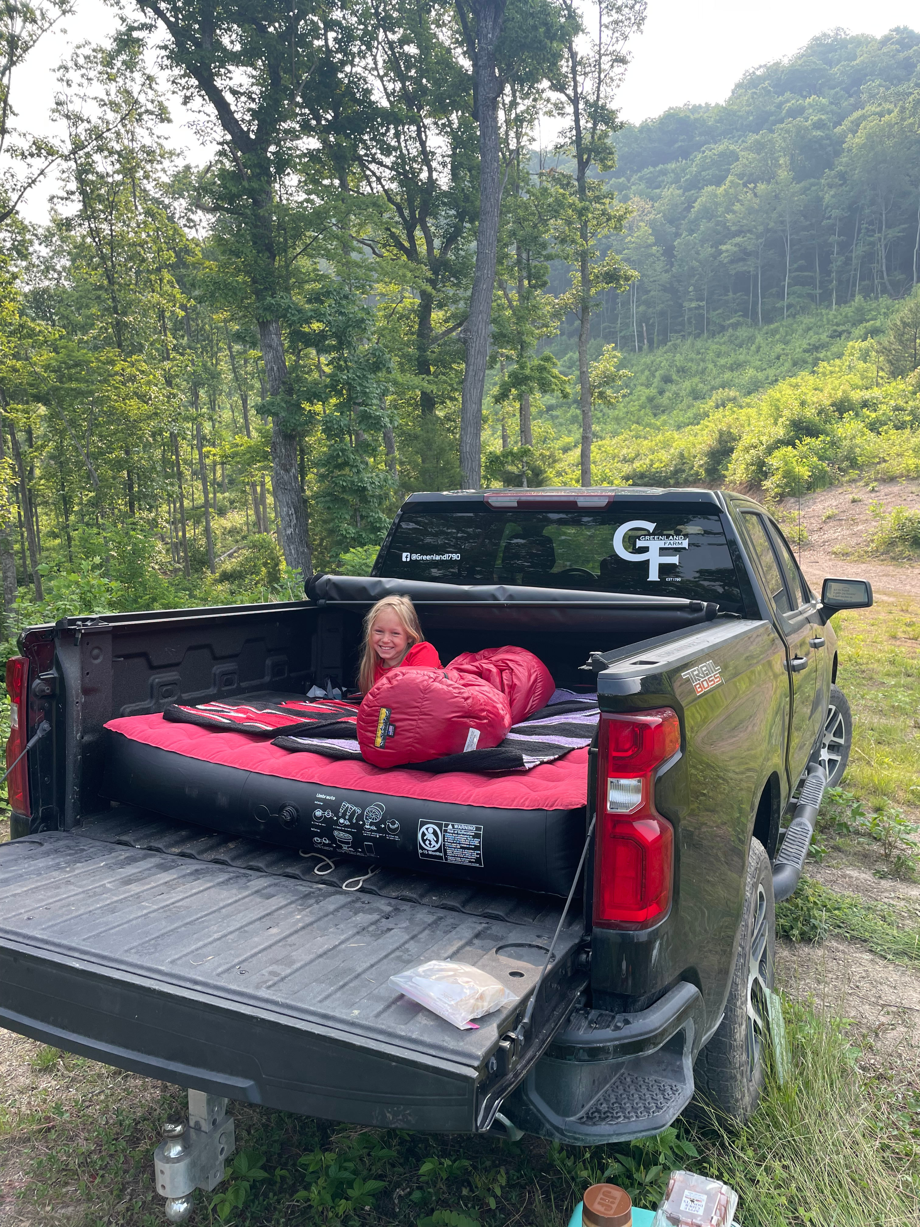 Truck camp to enjoy the stars all night 