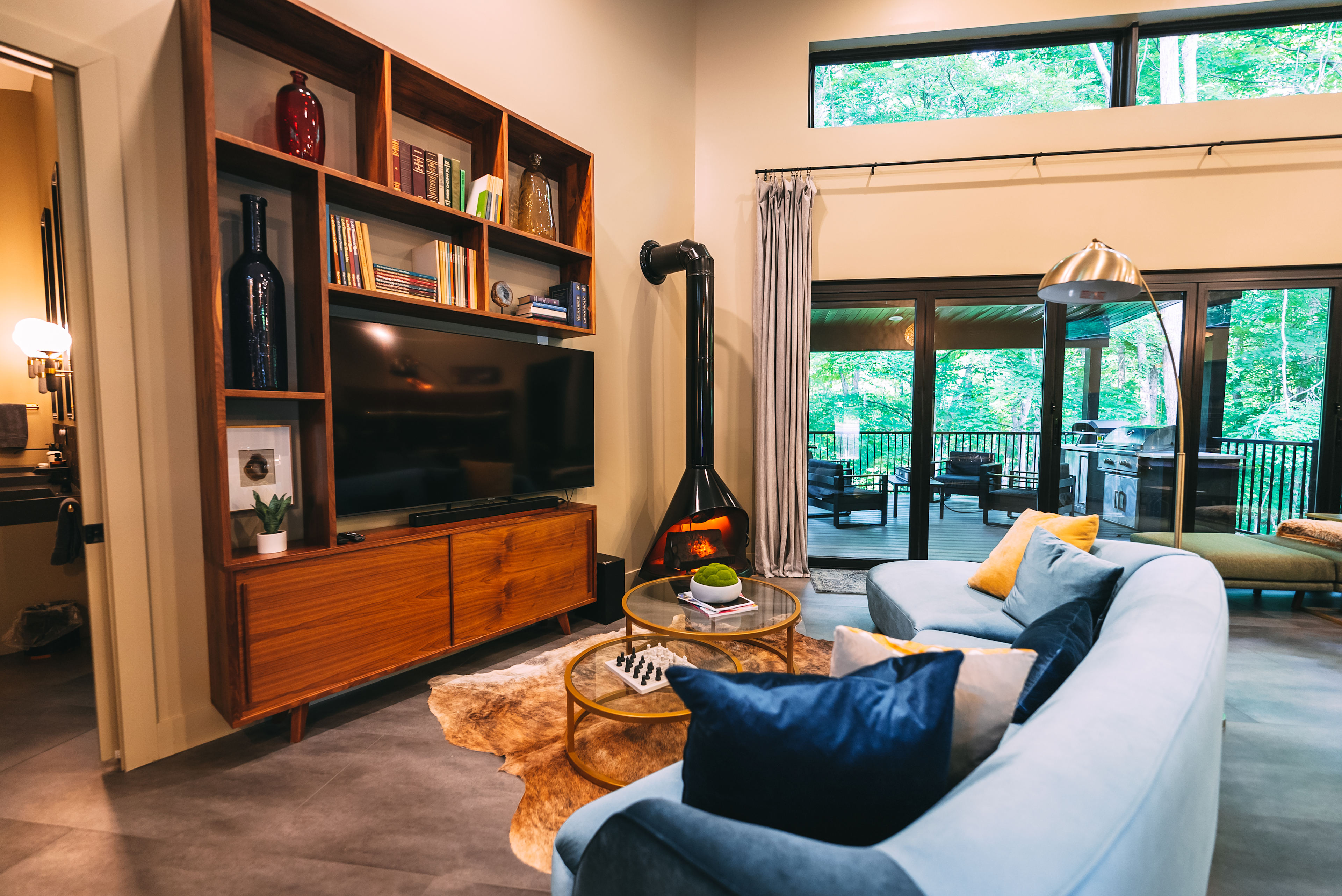 Watch a movie on the smart tv with streaming services and bluetooth speaker