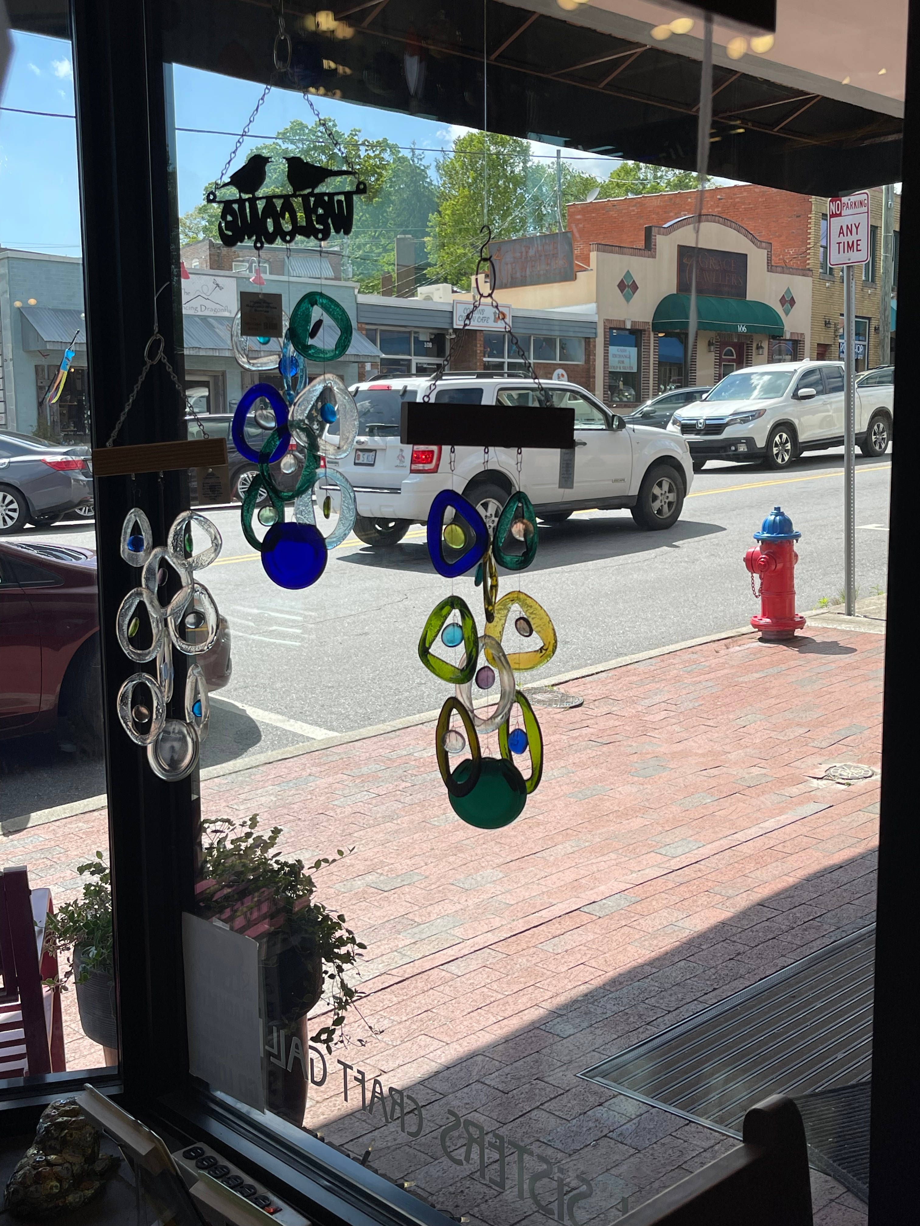 Walk to restaurants, breweries, wine shop, coffee shop, food to table fabulous food, farmers mkt, parks and special weekly events
