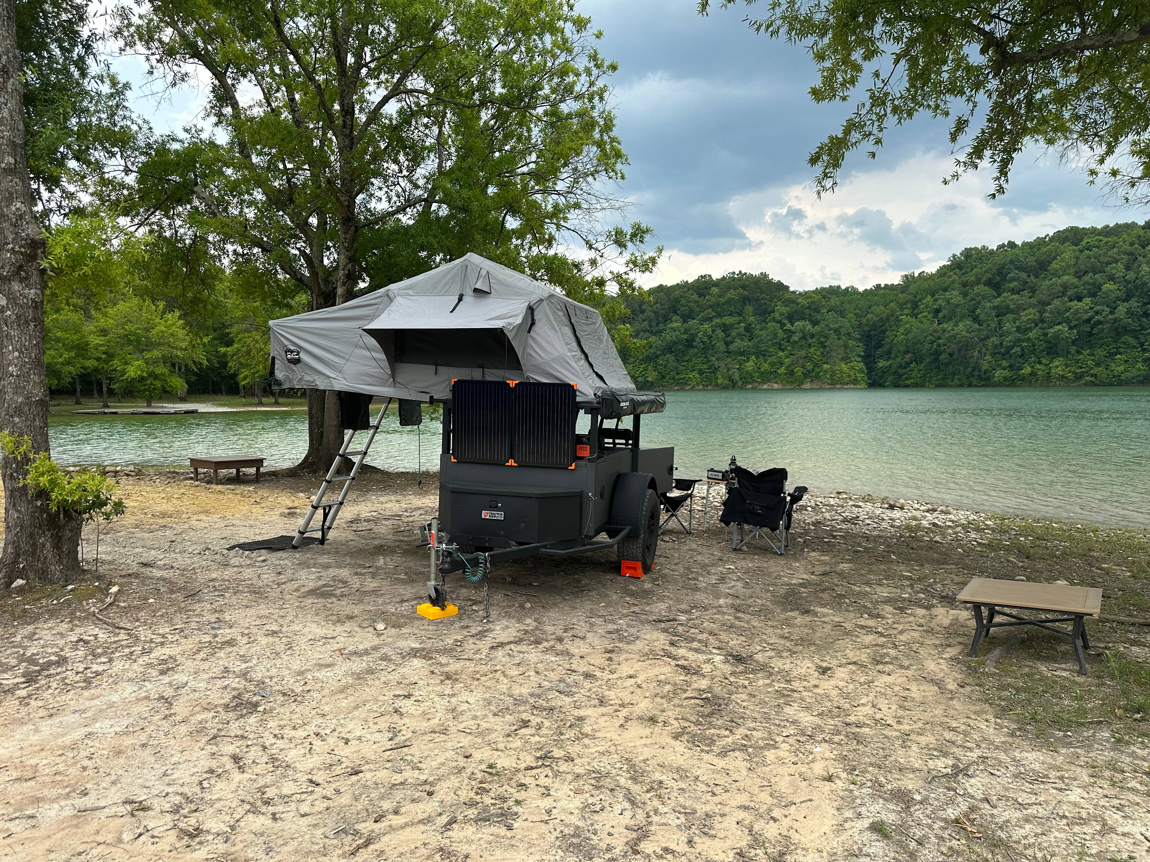 LAKESIDE GETAWAY ON DOUGLAS