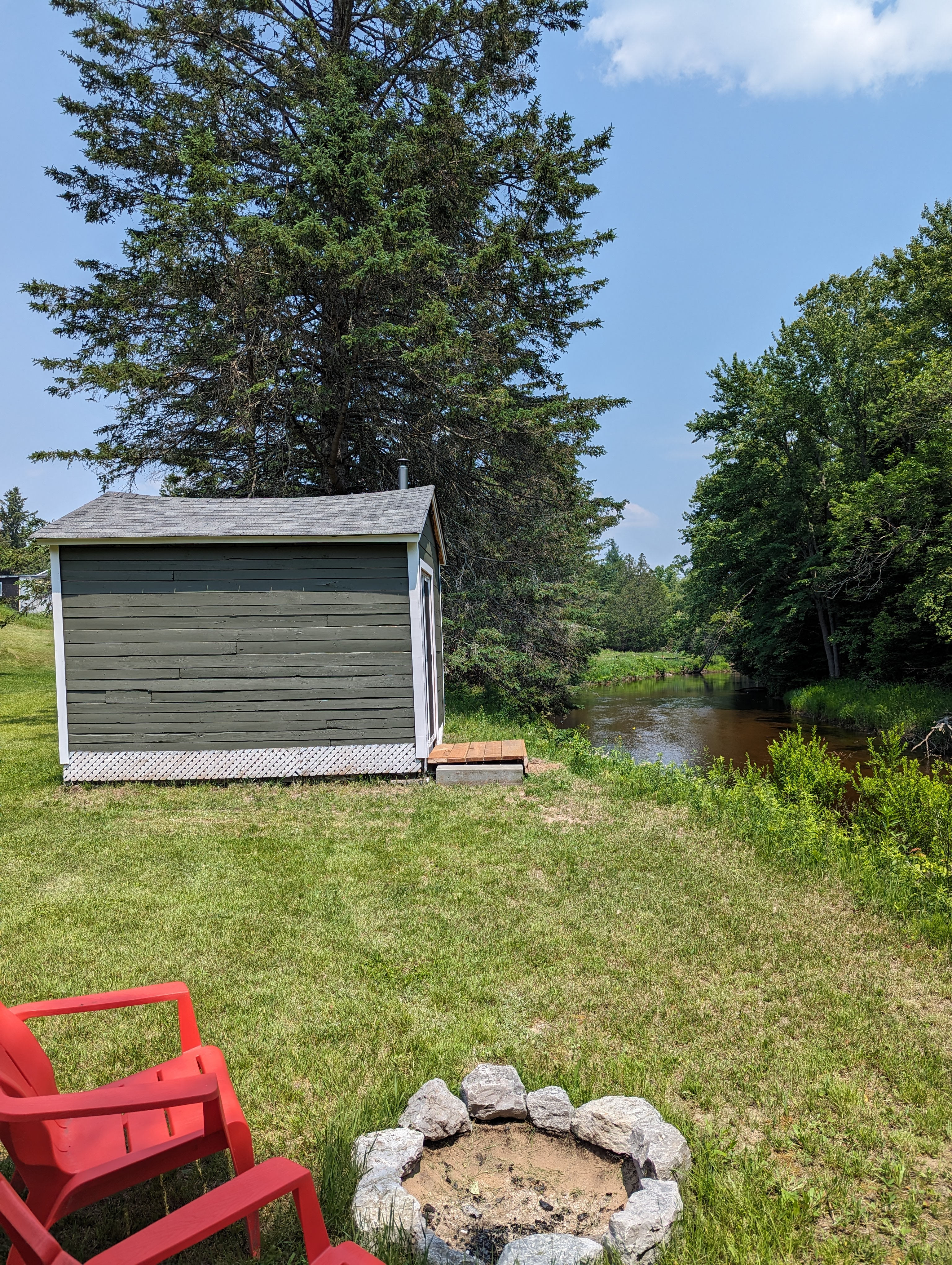 The Cozy Cabin on the River