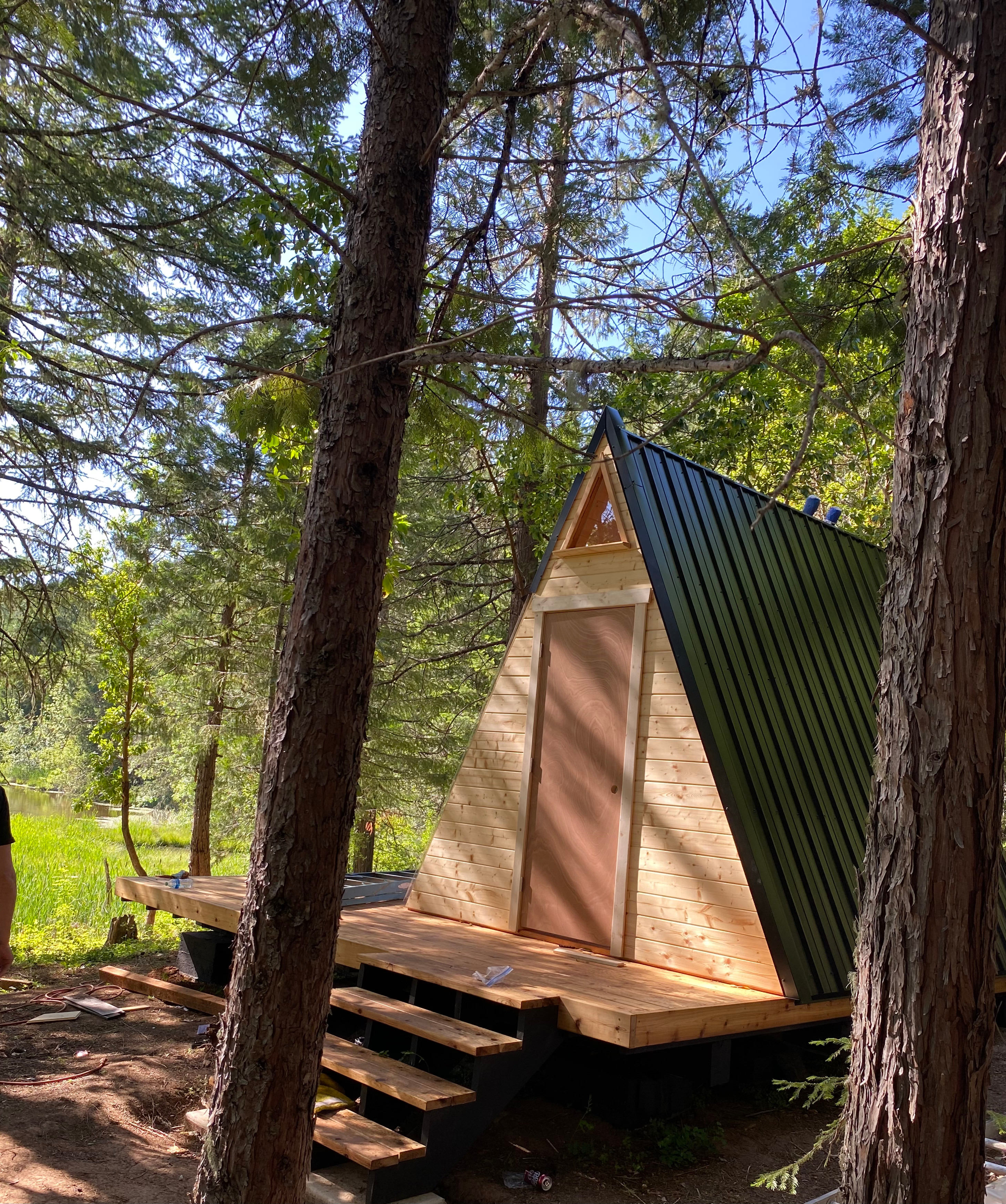 Dreamy A-frame overlooks the ducks, geese, and crane residents in the 6 acre pond. The bullfrog orchestra adds to the romance of this wildlife retreat. The pond-side of the A-frame has a clear awning for a view up into the starry heavens above.