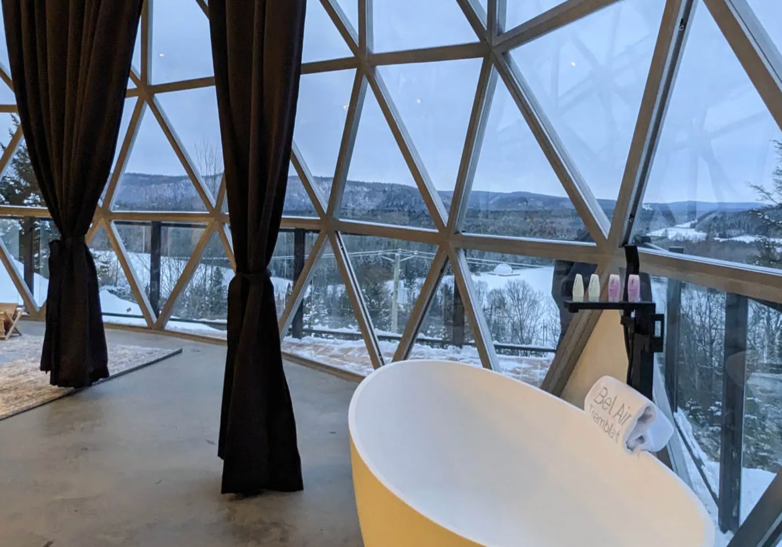 GLASS DOME BEL AIR TREMBLANT