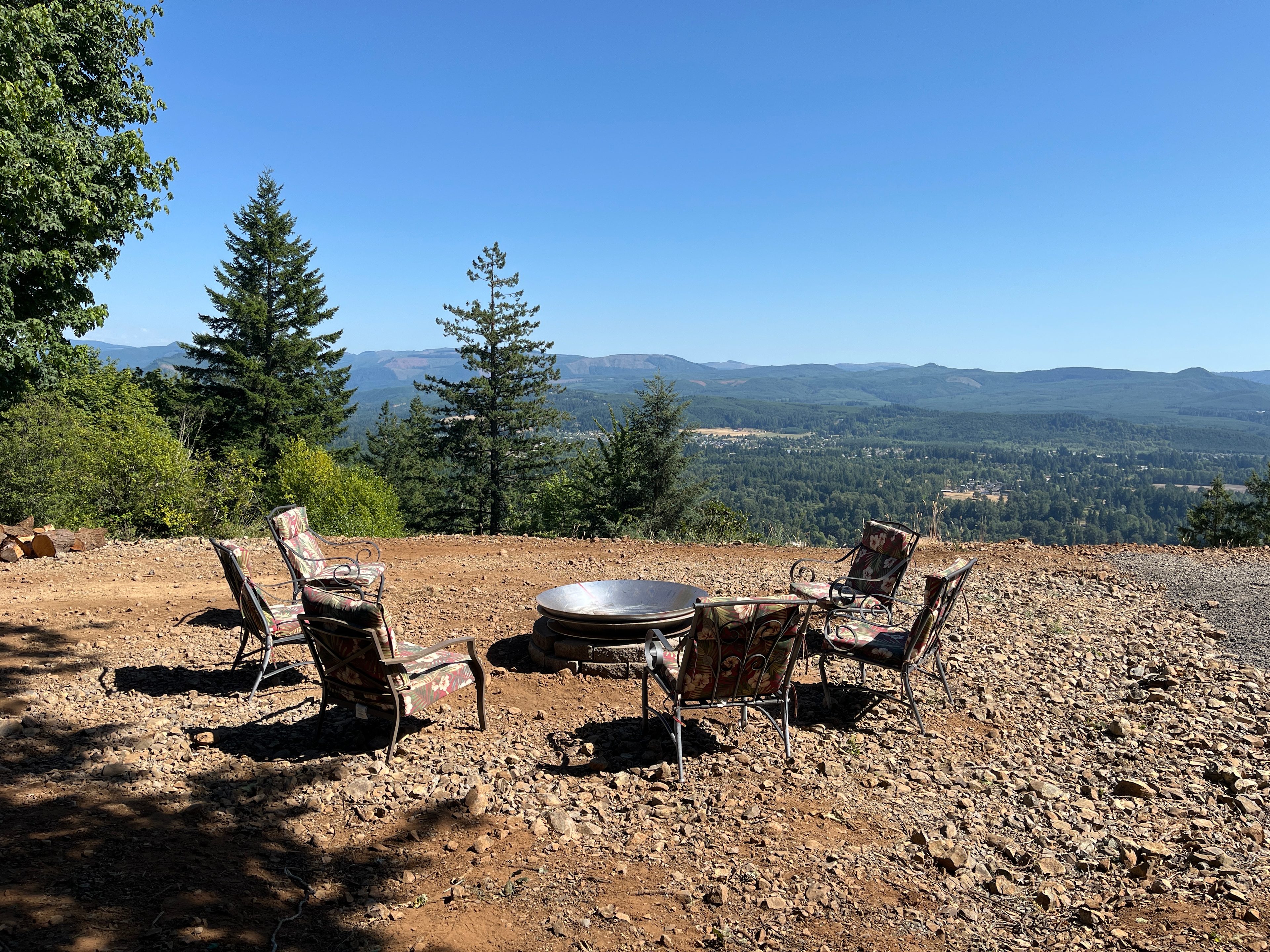 Fire pit with wood provided (depending on local conditions fires may not be allowed)