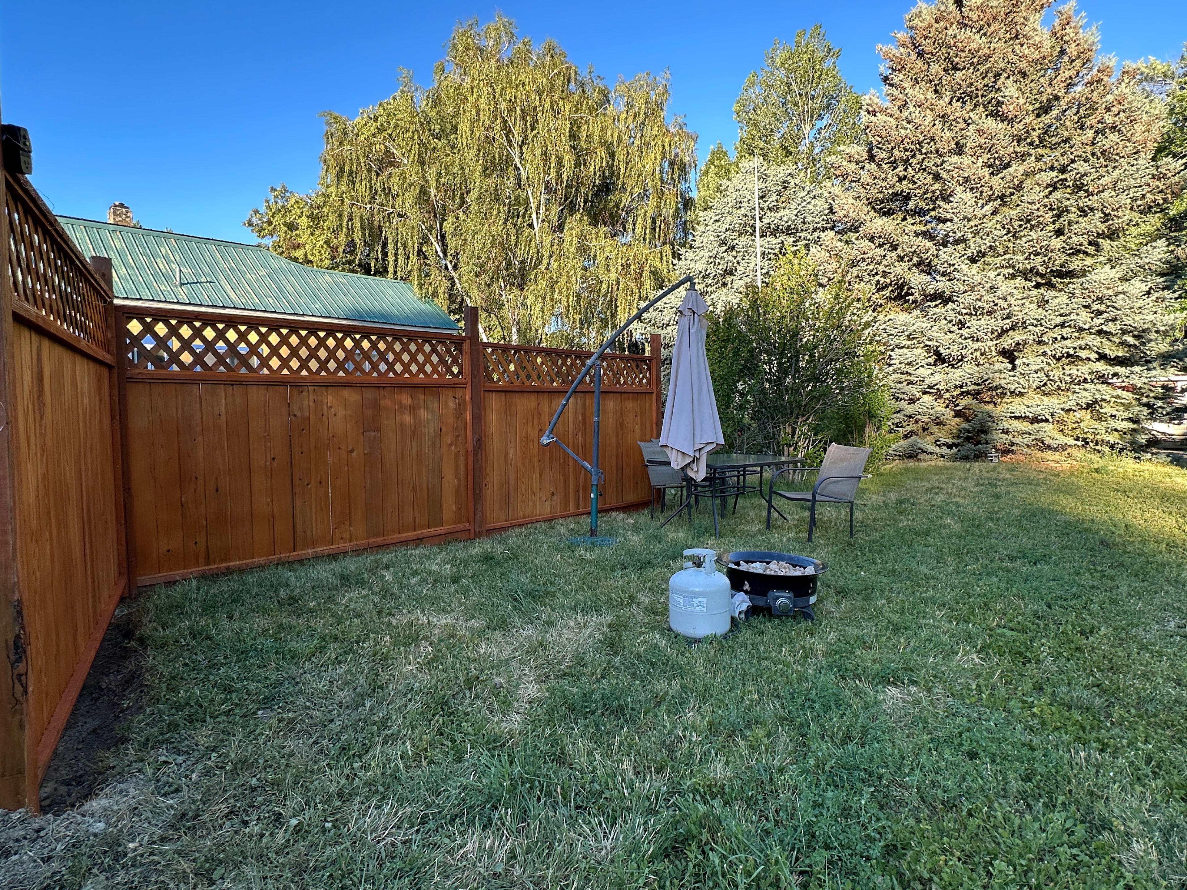 Quiet artistic Paonia stay.