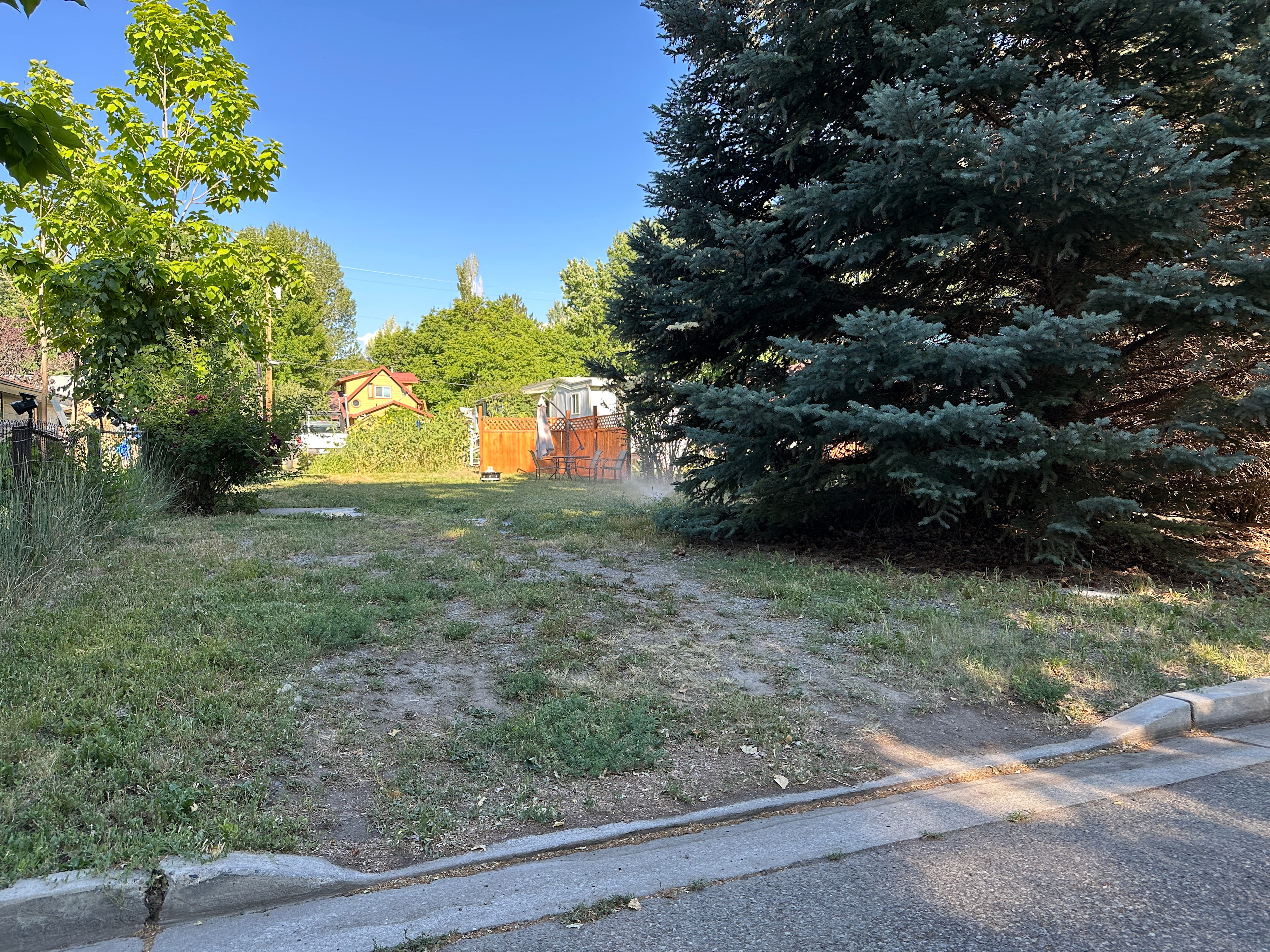 Quiet artistic Paonia stay.