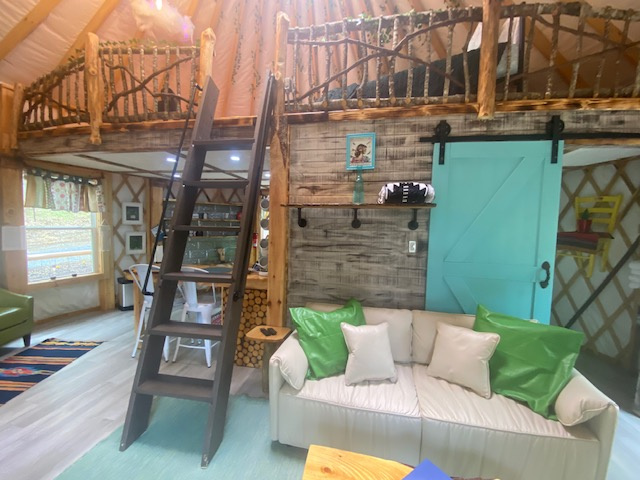 Mother Earth, hot tub, pet friendly