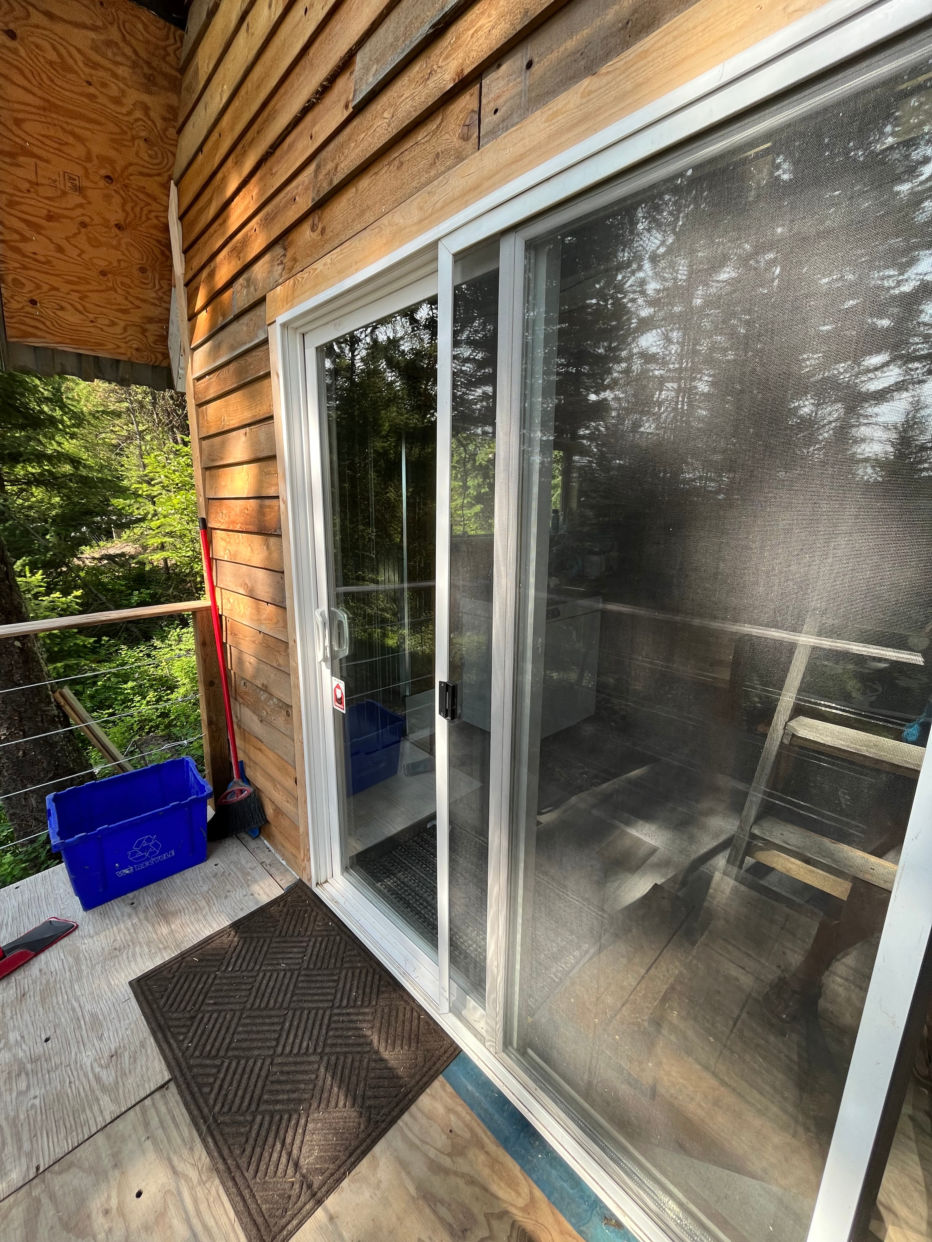 Entrance no lock - bike lock can be used to lock up if gone for the day- ask for code 
