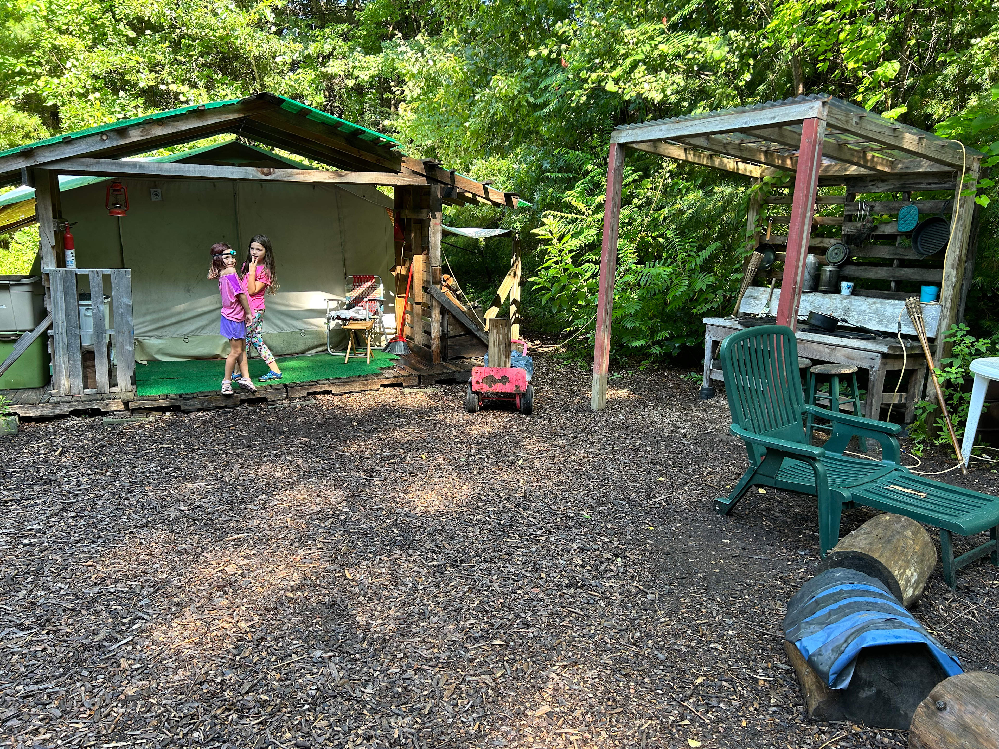 Woodland's Edge Glamping & Hot Tubs