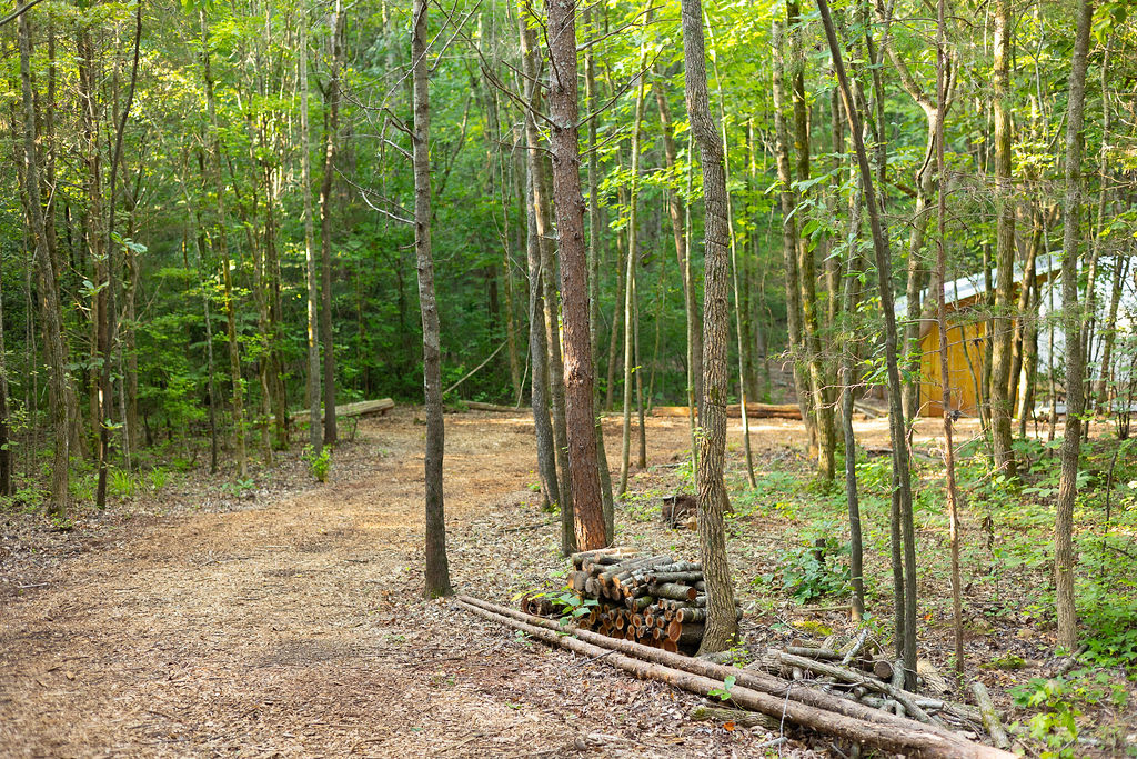 Your private parking spot and trail to Glamp