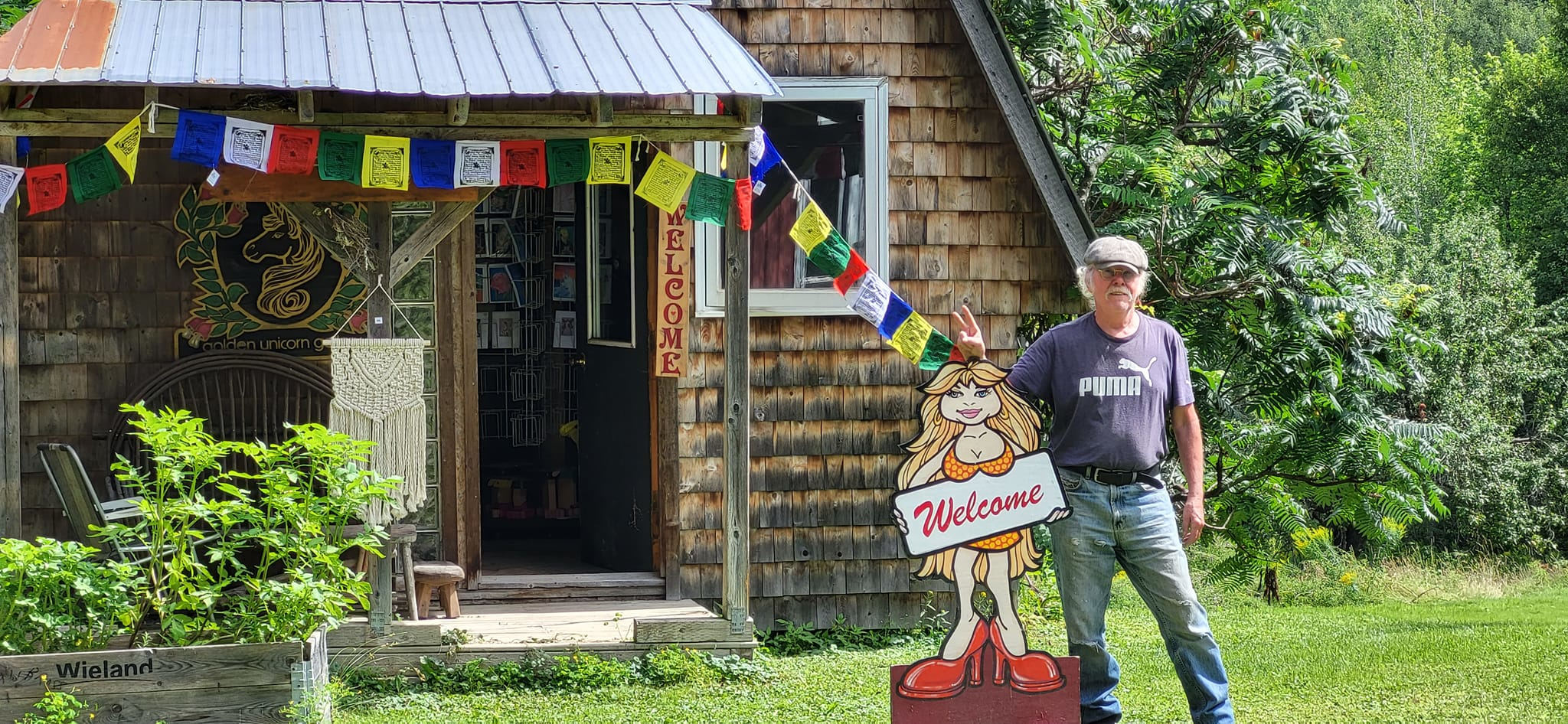 Trip 'n Daisy's Hippie Hangout