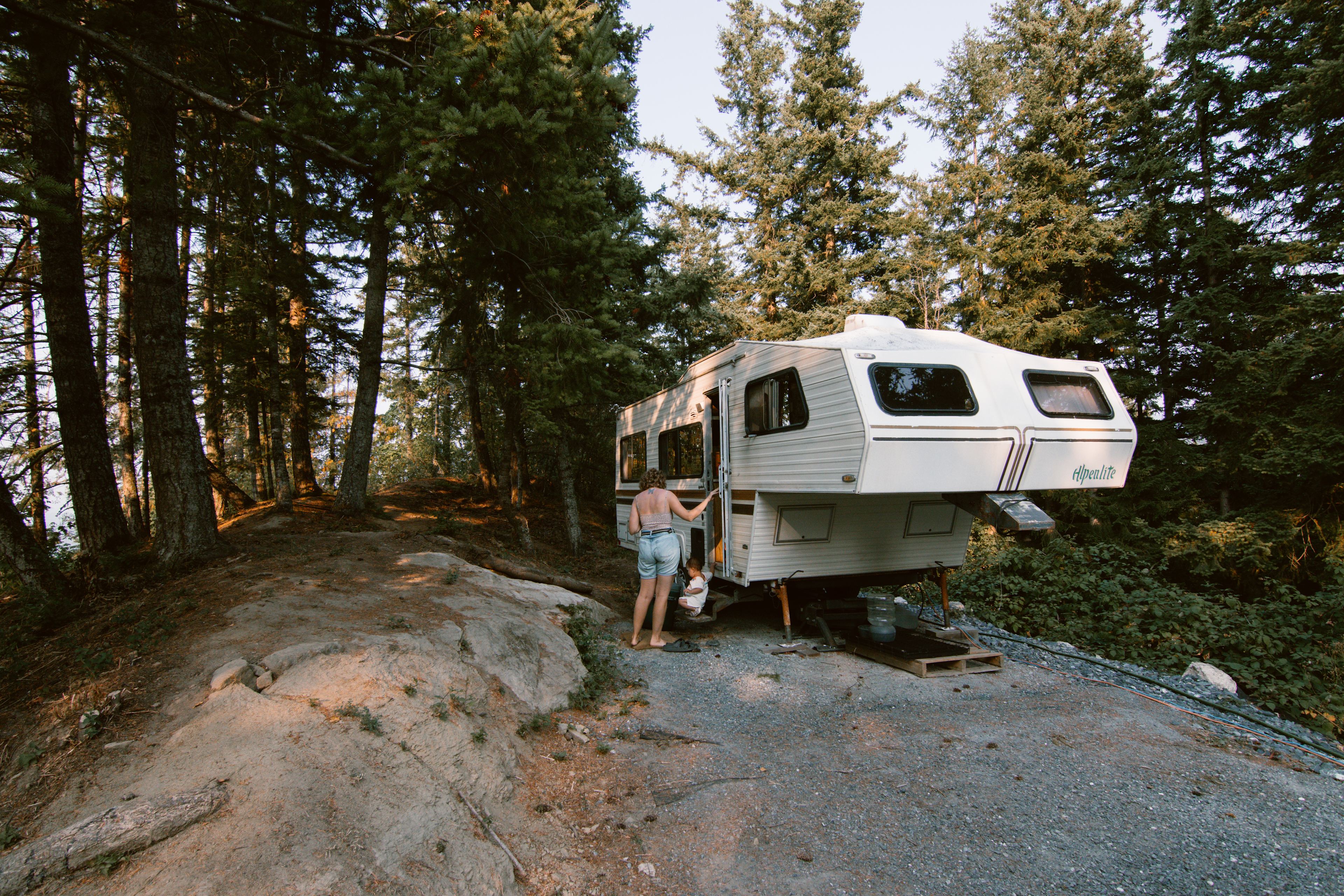 The trailer is surrounded by trees, our little one had fun climbing up and down the rock feature right outside the door.
